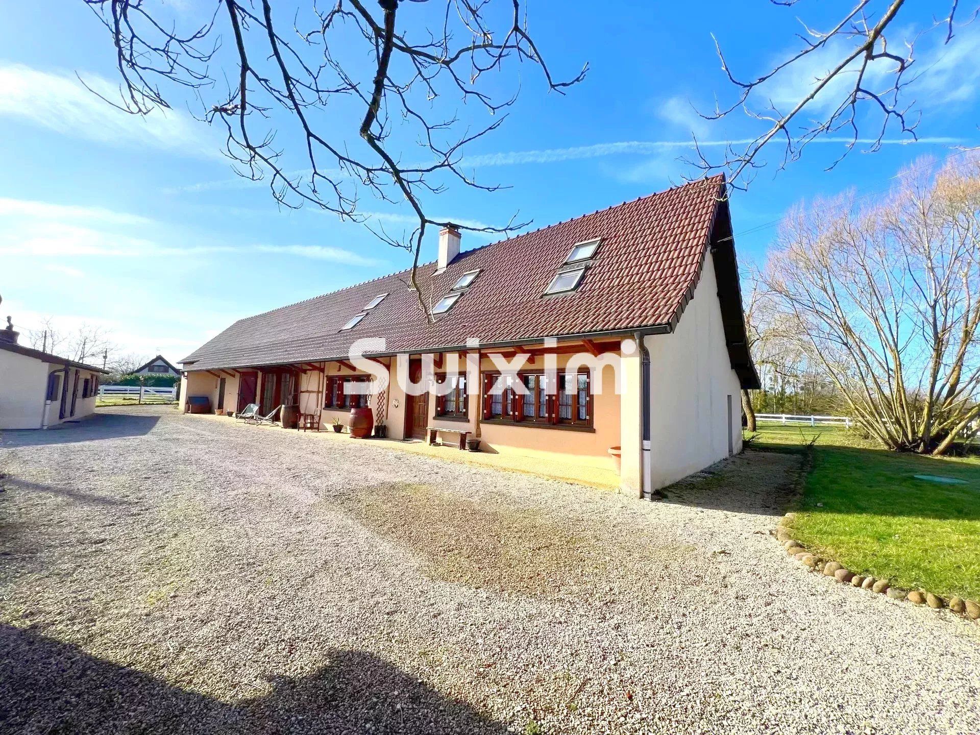 casa 11 Quartos para venda sobre Saint-Germain-du-Bois (71330)