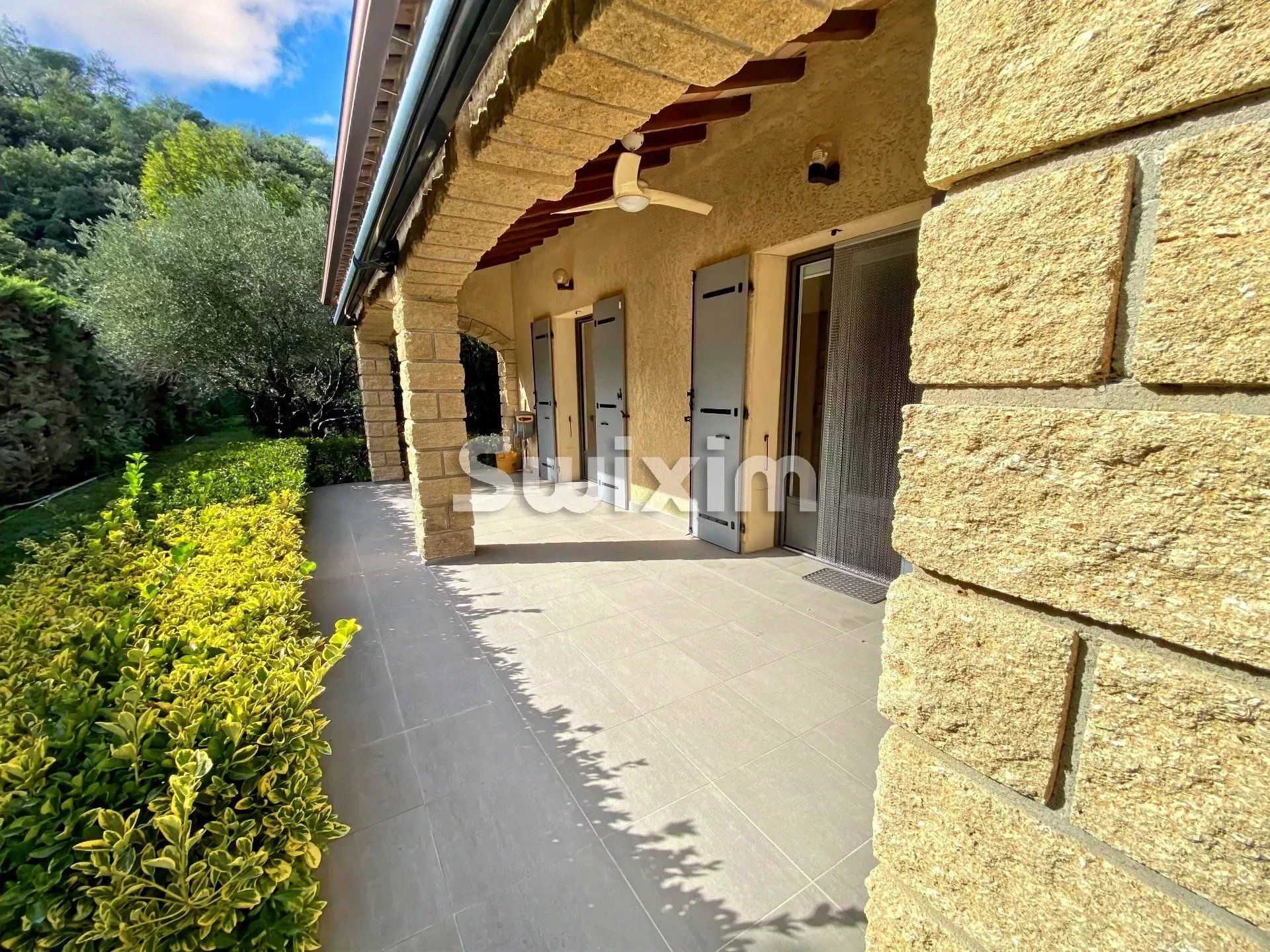 casa 5 Camere in vendita su Bagnols-sur-Cèze (30200)