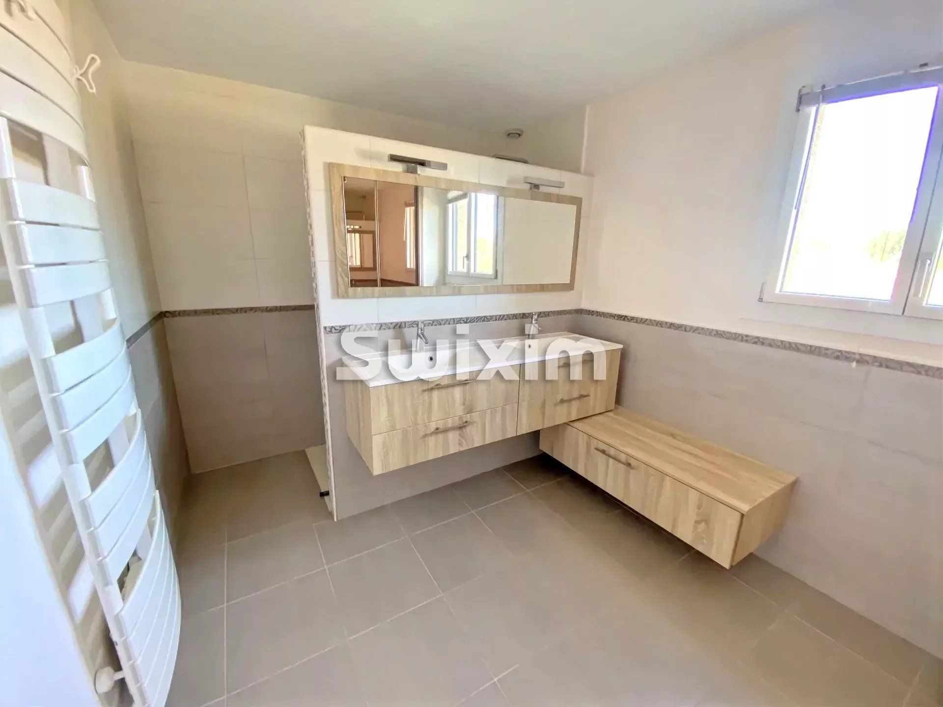 casa 5 Camere in vendita su Bagnols-sur-Cèze (30200)