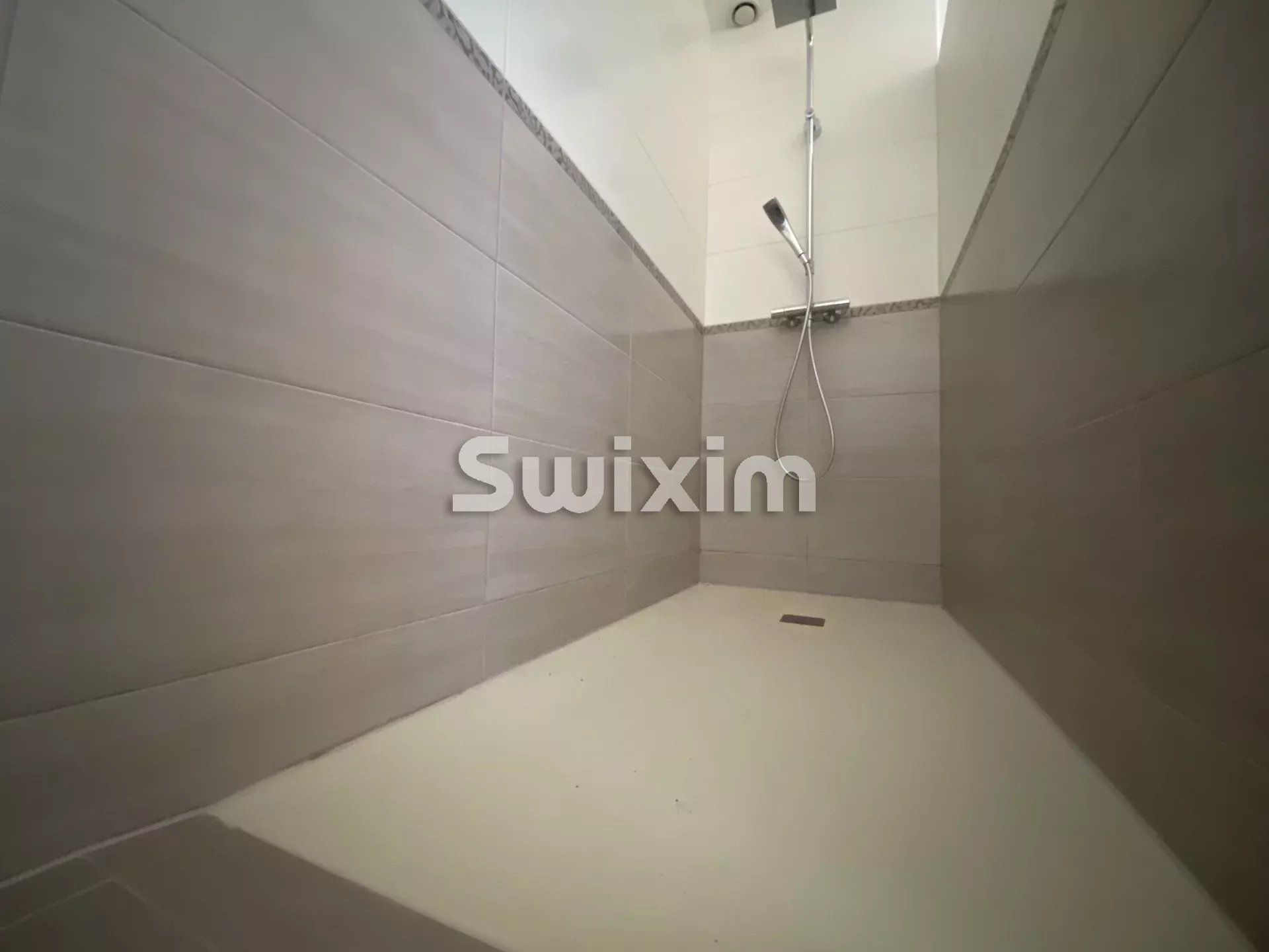 casa 5 Camere in vendita su Bagnols-sur-Cèze (30200)