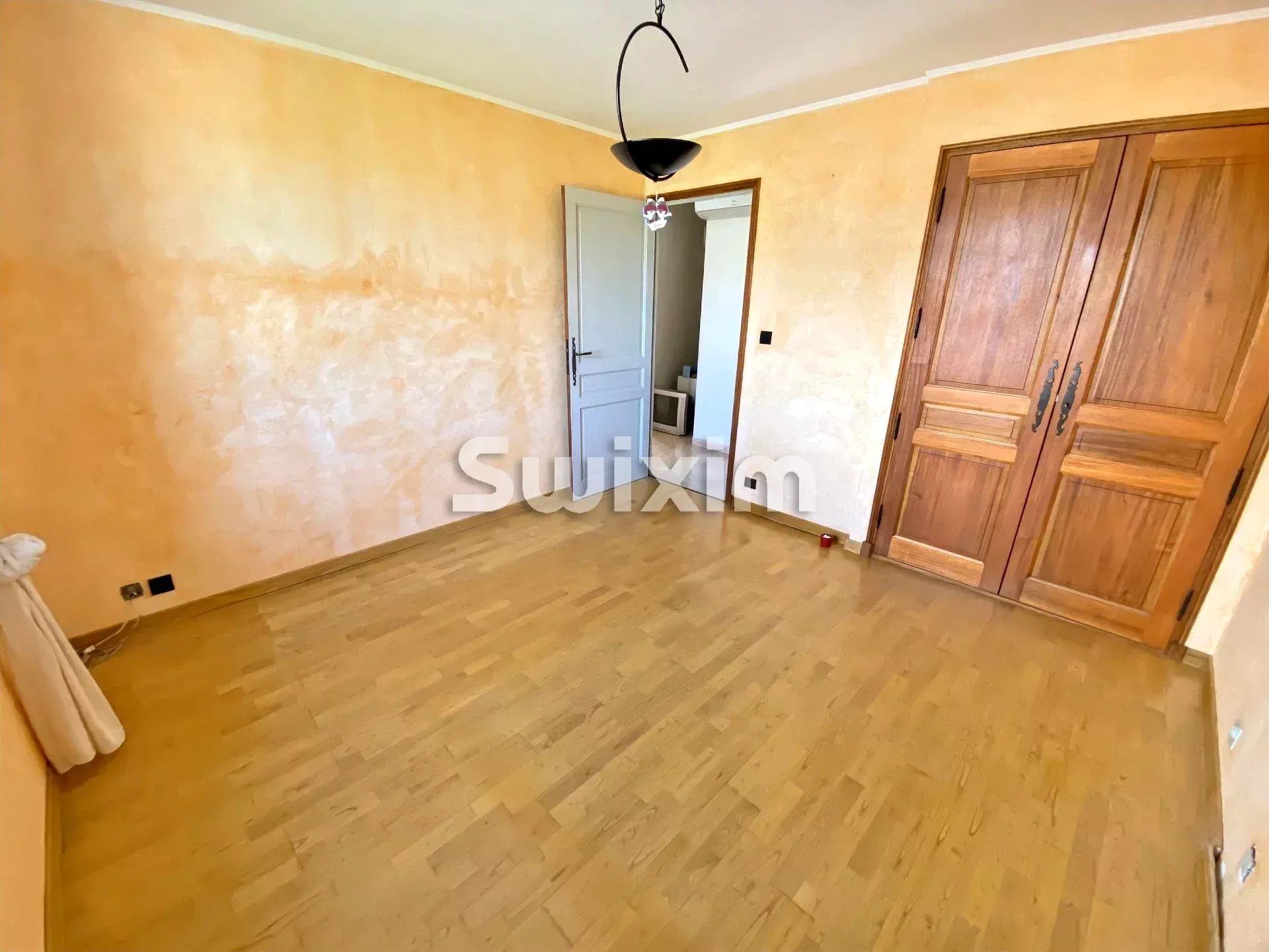 casa 5 Camere in vendita su Bagnols-sur-Cèze (30200)