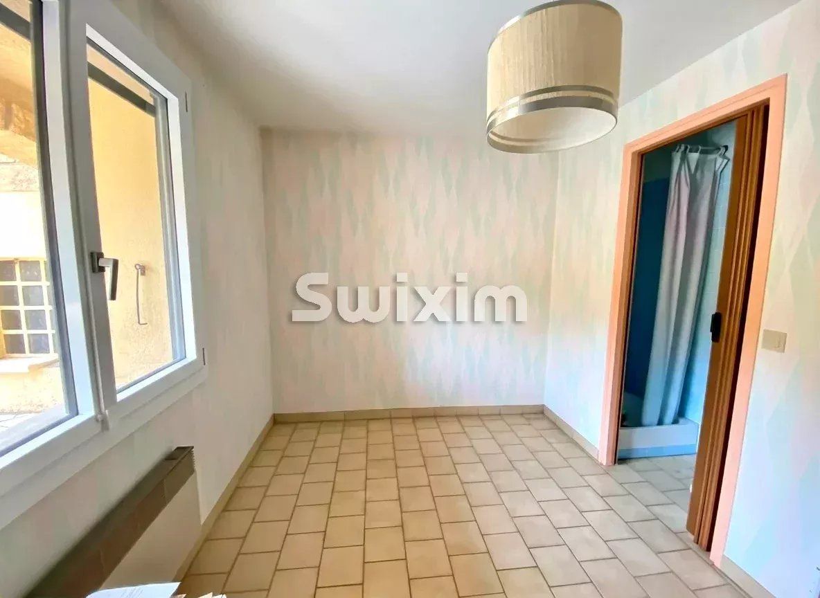 casa 5 Camere in vendita su Bagnols-sur-Cèze (30200)