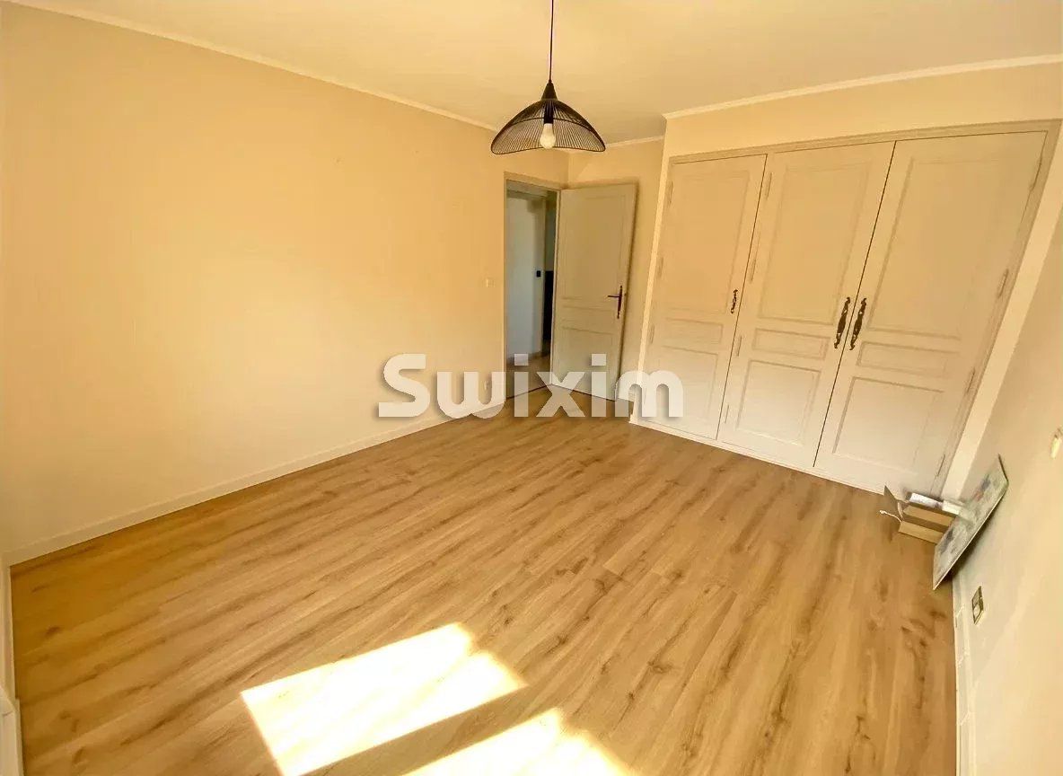 casa 5 Camere in vendita su Bagnols-sur-Cèze (30200)