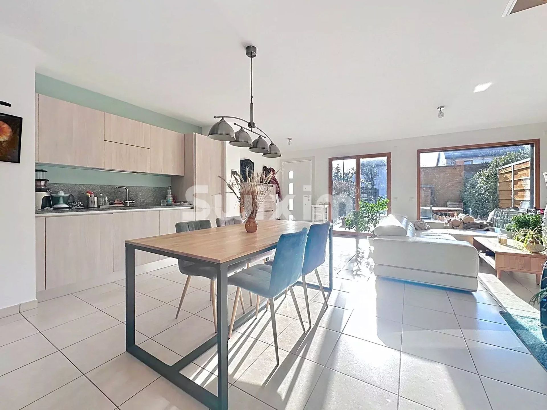 house 5 Rooms for rent on Échenevex (01170)