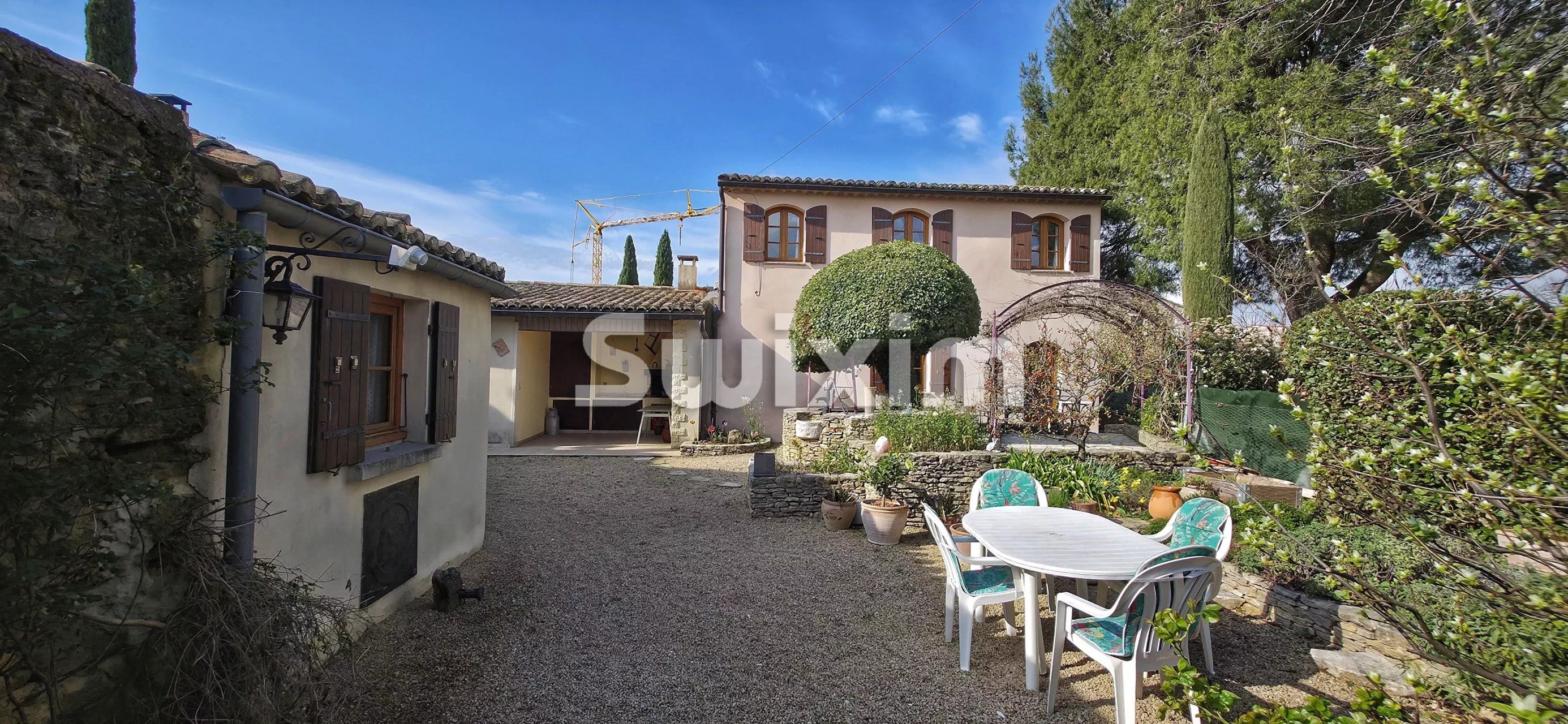 casa 7 Quartos para venda sobre Suze-la-Rousse (26790)