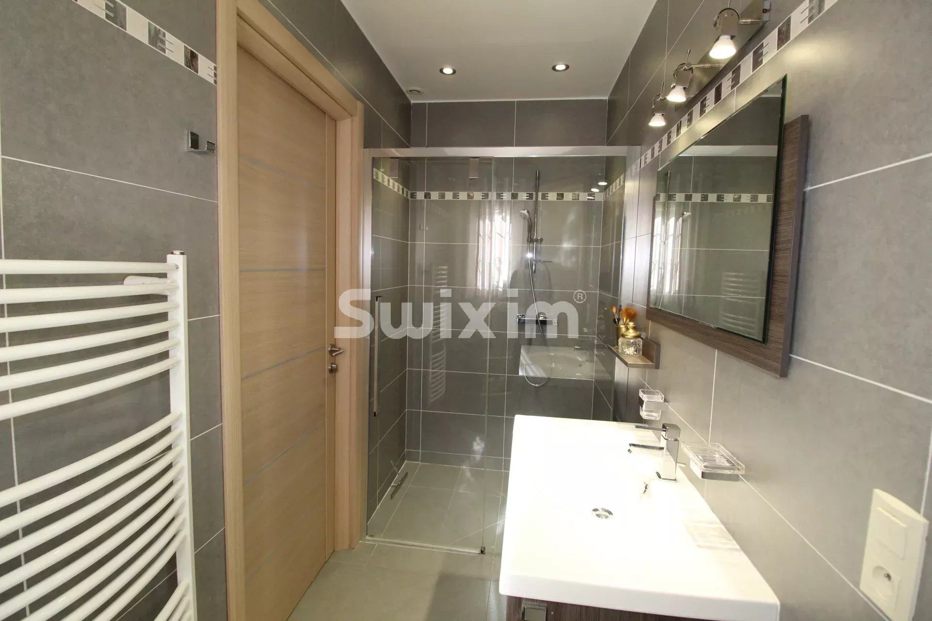 house 6 Rooms for sale on Les Arcs (83460)