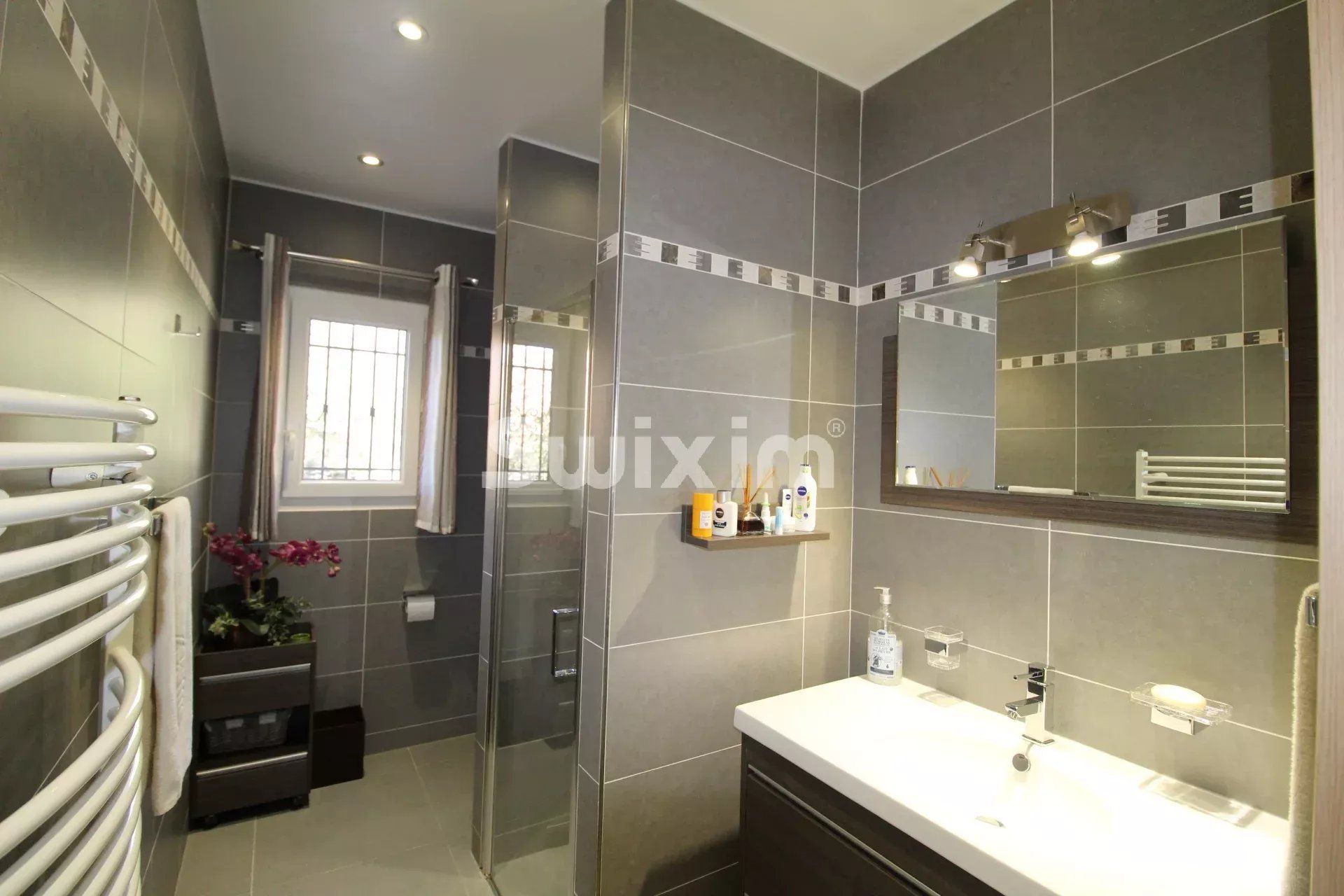 house 6 Rooms for sale on Les Arcs (83460)