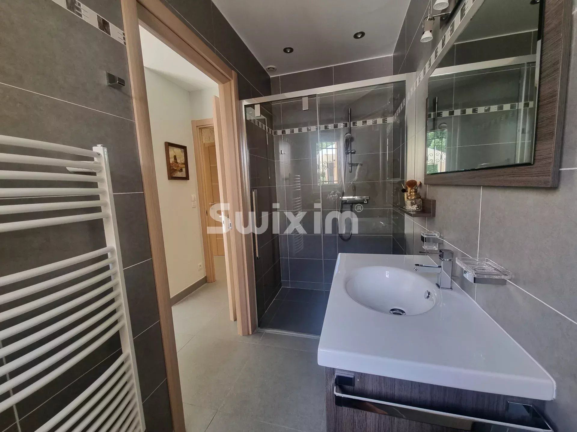 house 6 Rooms for sale on Les Arcs (83460)