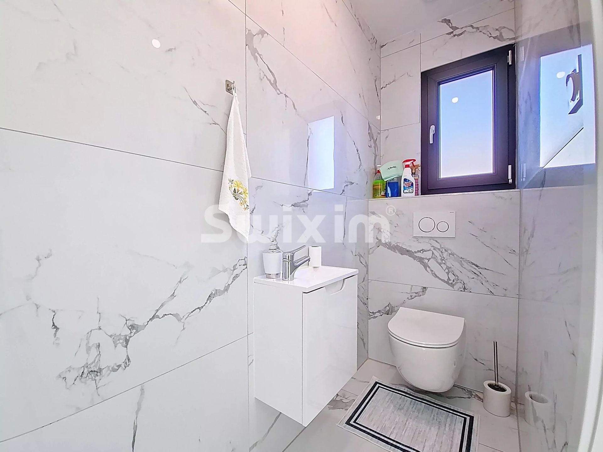 house 5 Rooms for sale on Brion (01460)