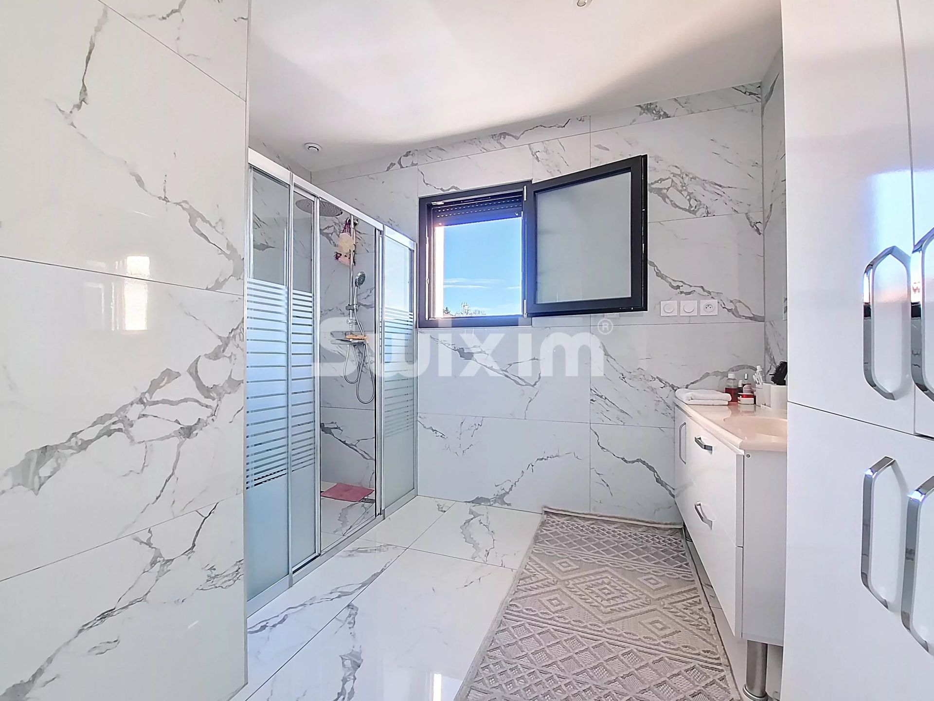 house 5 Rooms for sale on Brion (01460)