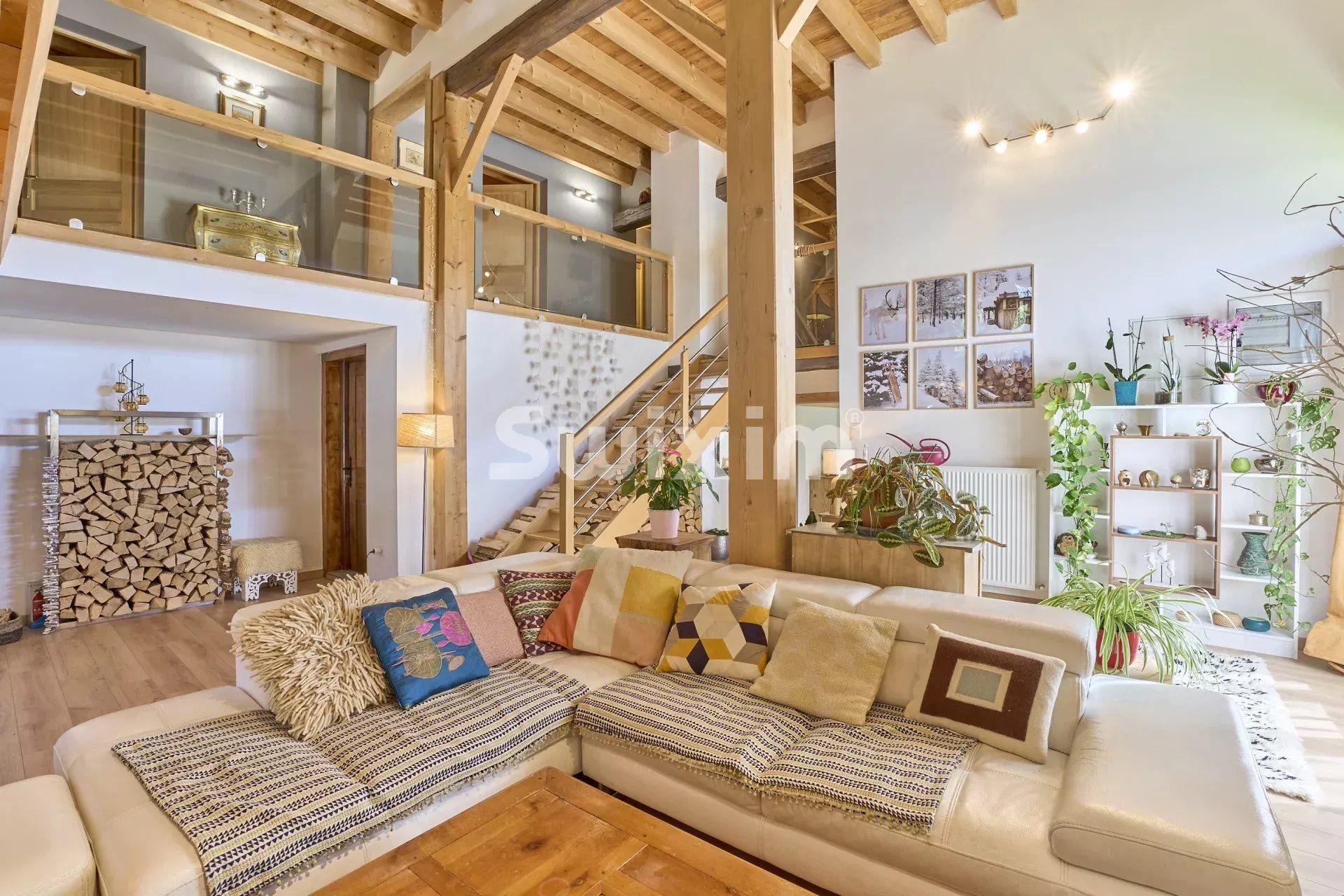 house 10 Rooms for sale on Pers-Jussy (74930)