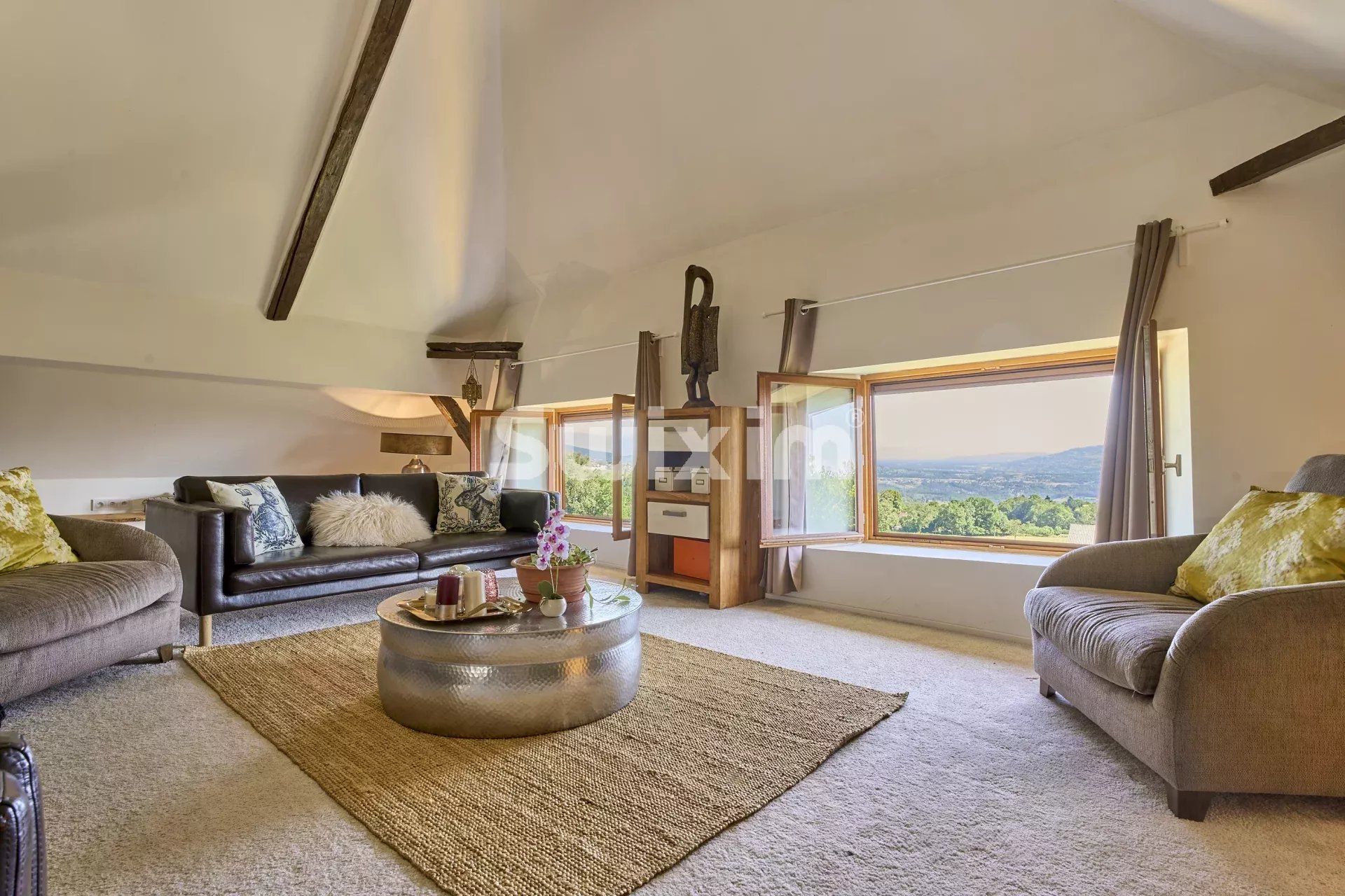 house 10 Rooms for sale on Pers-Jussy (74930)