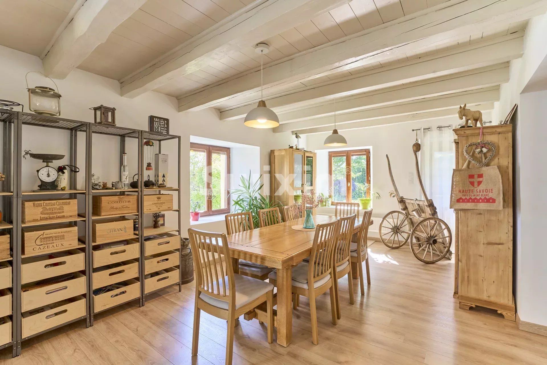 house 10 Rooms for sale on Pers-Jussy (74930)