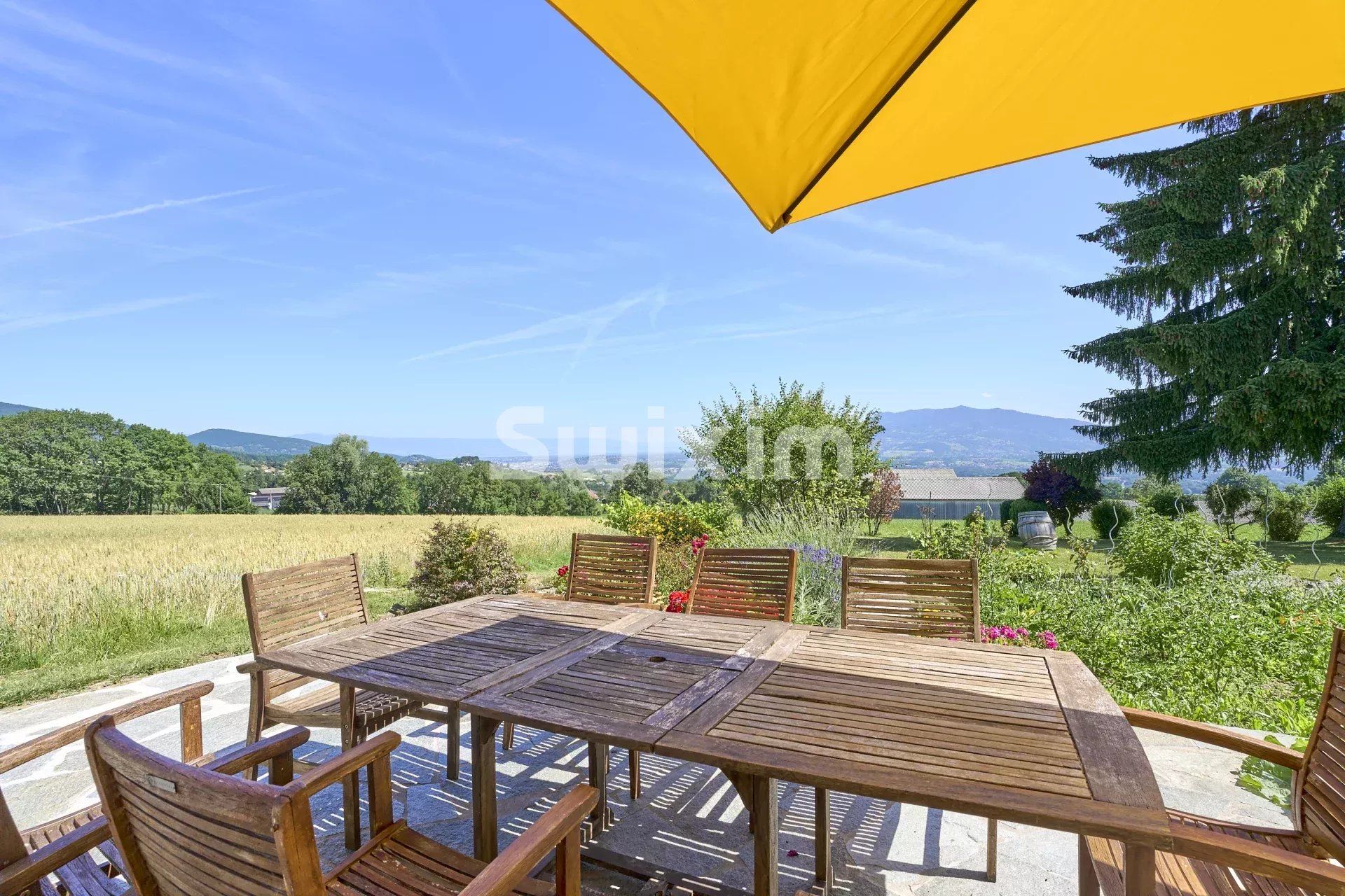 house 10 Rooms for sale on Pers-Jussy (74930)