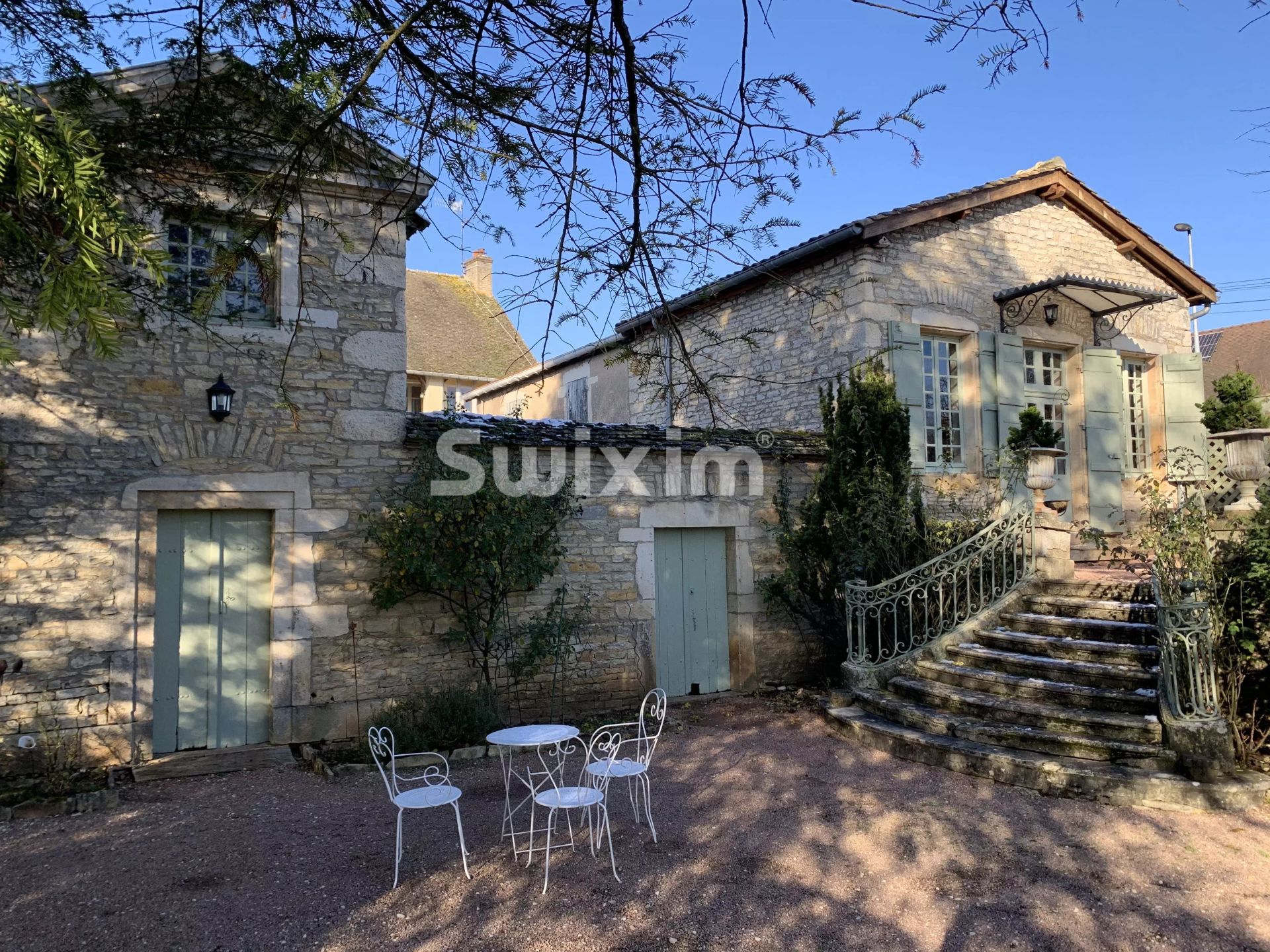 propiedad 24 Salas en venta en Givry (71640)