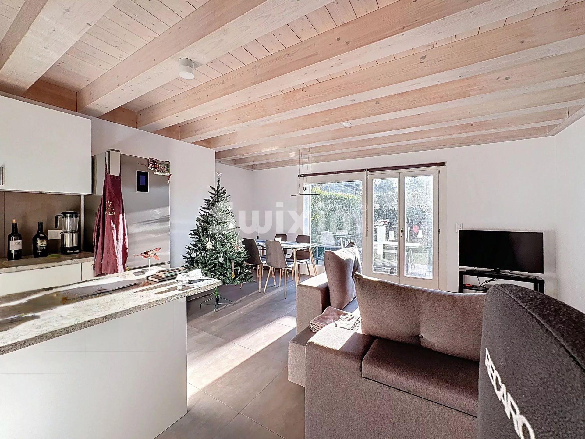 villa 11 Salas en venta en Coppet (1296)