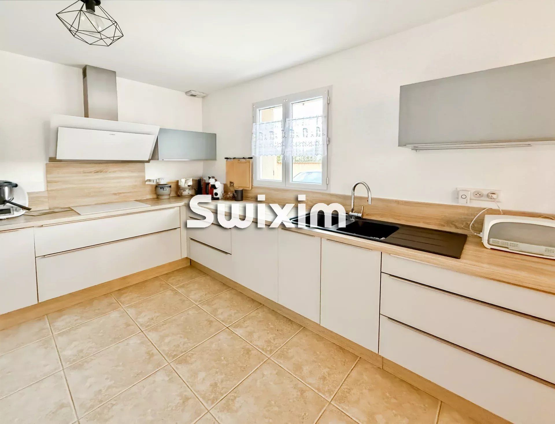 house 5 Rooms for sale on Pierrelatte (26700)