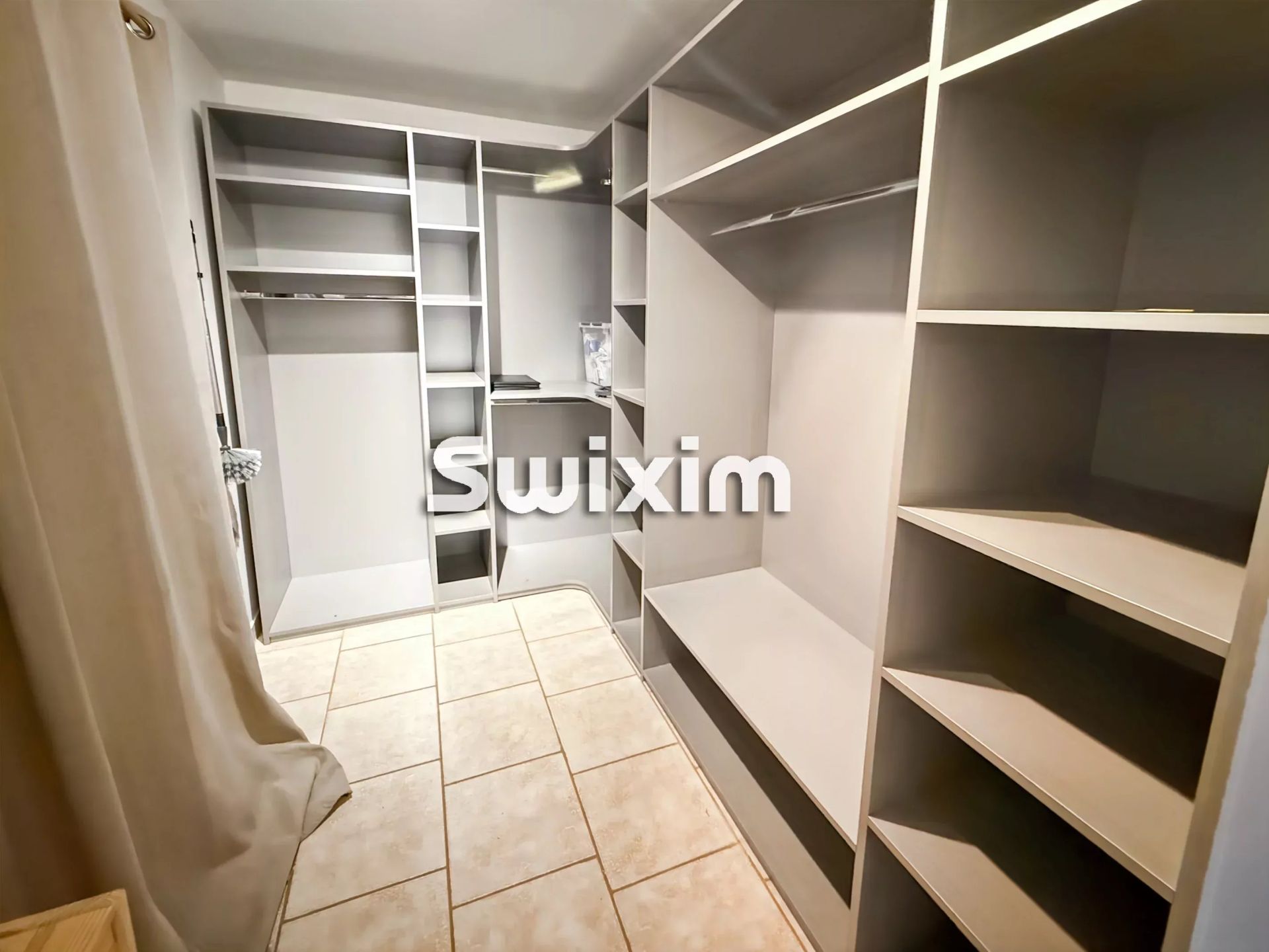 house 5 Rooms for sale on Pierrelatte (26700)