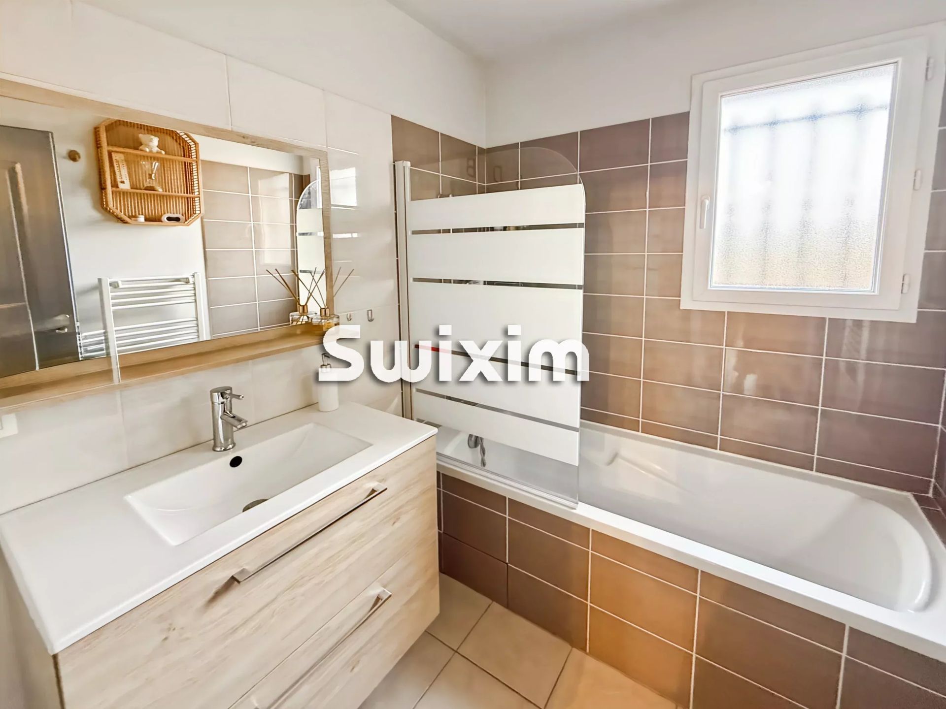 house 5 Rooms for sale on Pierrelatte (26700)