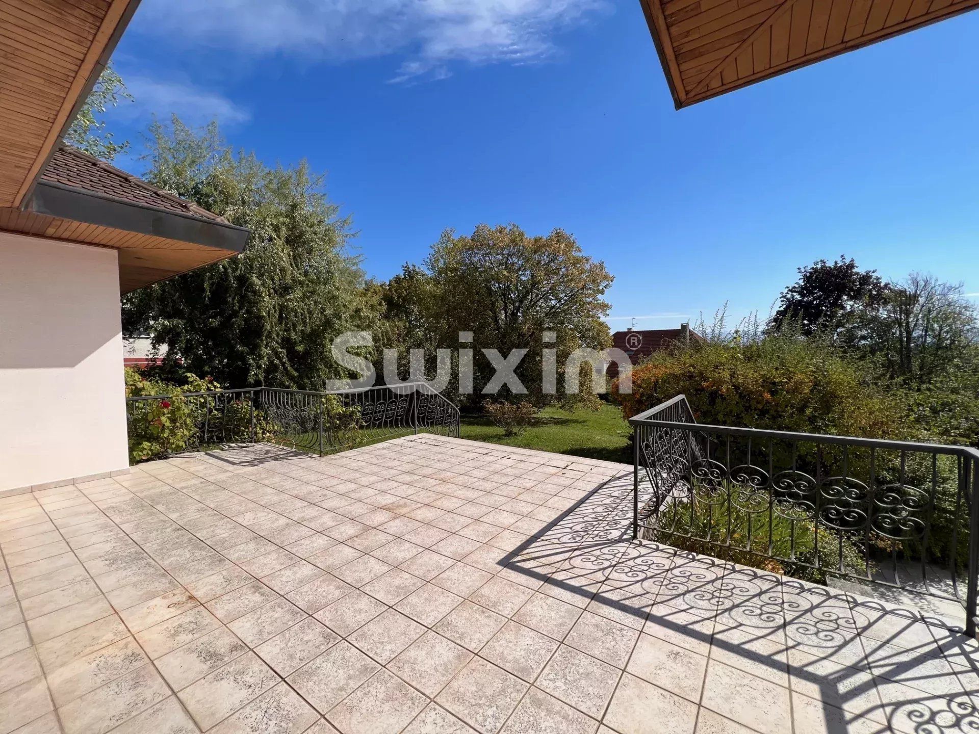 casa 6 Camere in vendita su Divonne-les-Bains (01220)