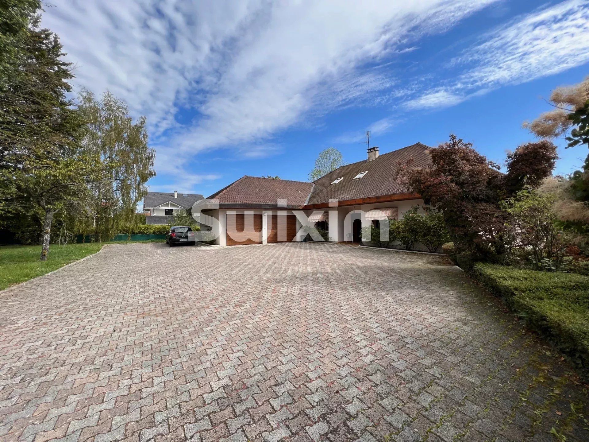 house 6 Rooms for sale on Divonne-les-Bains (01220)