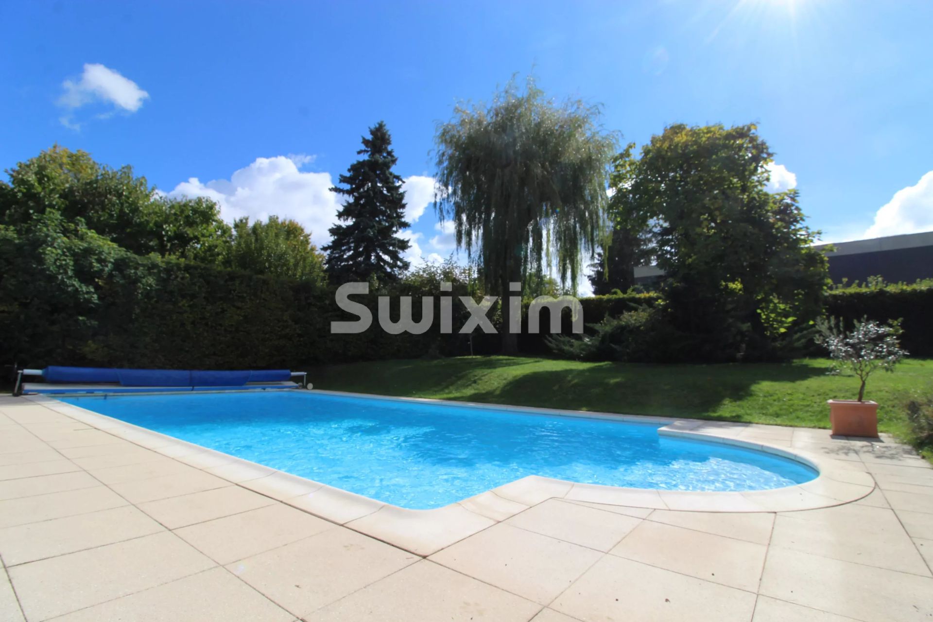 house 8 Rooms for sale on Lancy (1212)