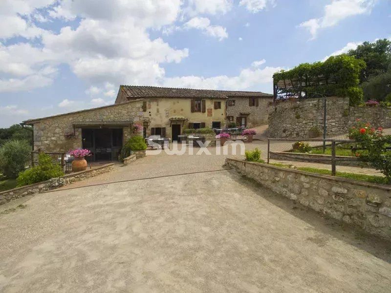 propriété 30 Pièces en vente sur Monteriggioni (53035)