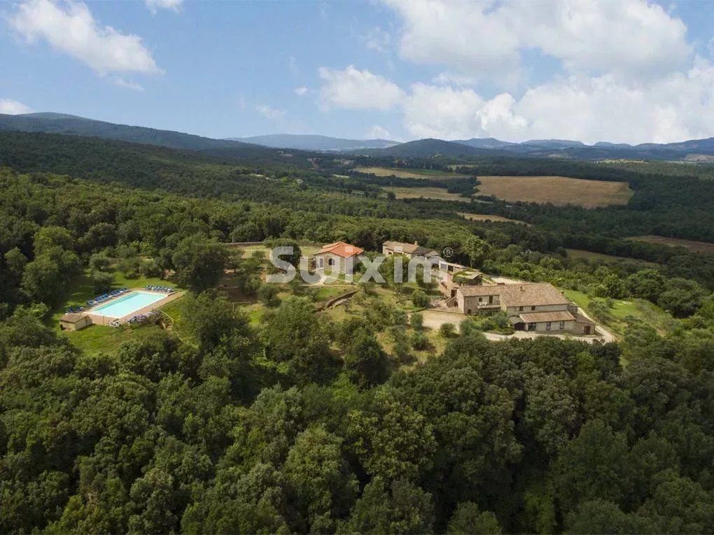 propriété 30 Pièces en vente sur Monteriggioni (53035)