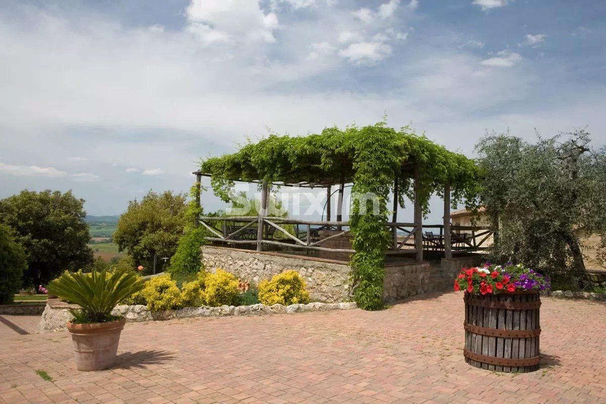 propriété 30 Pièces en vente sur Monteriggioni (53035)