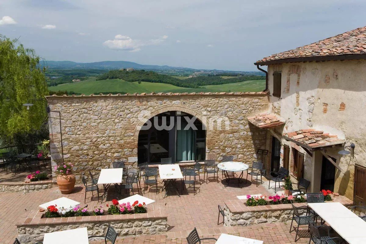 propriété 30 Pièces en vente sur Monteriggioni (53035)