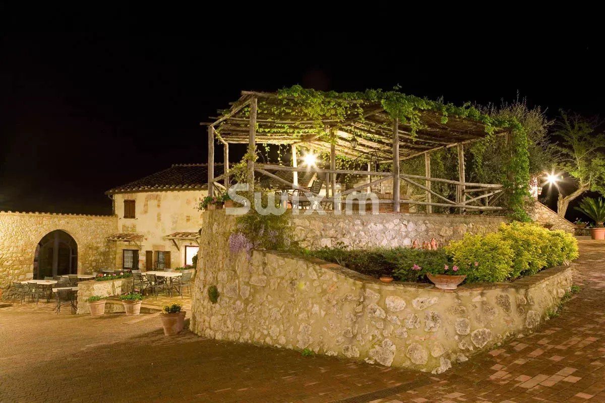 propriété 30 Pièces en vente sur Monteriggioni (53035)