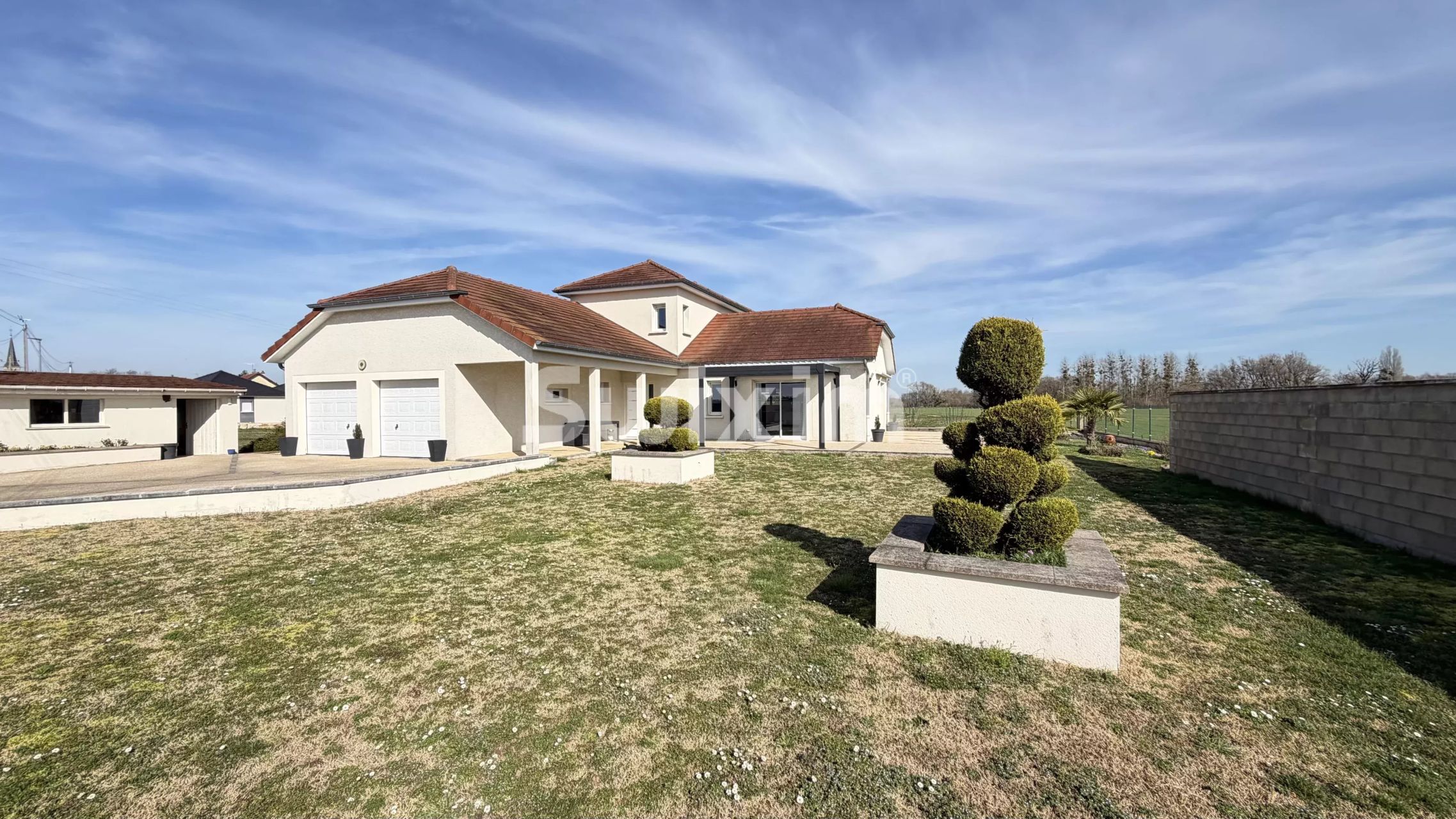 house 6 Rooms for sale on Auxonne (21130)