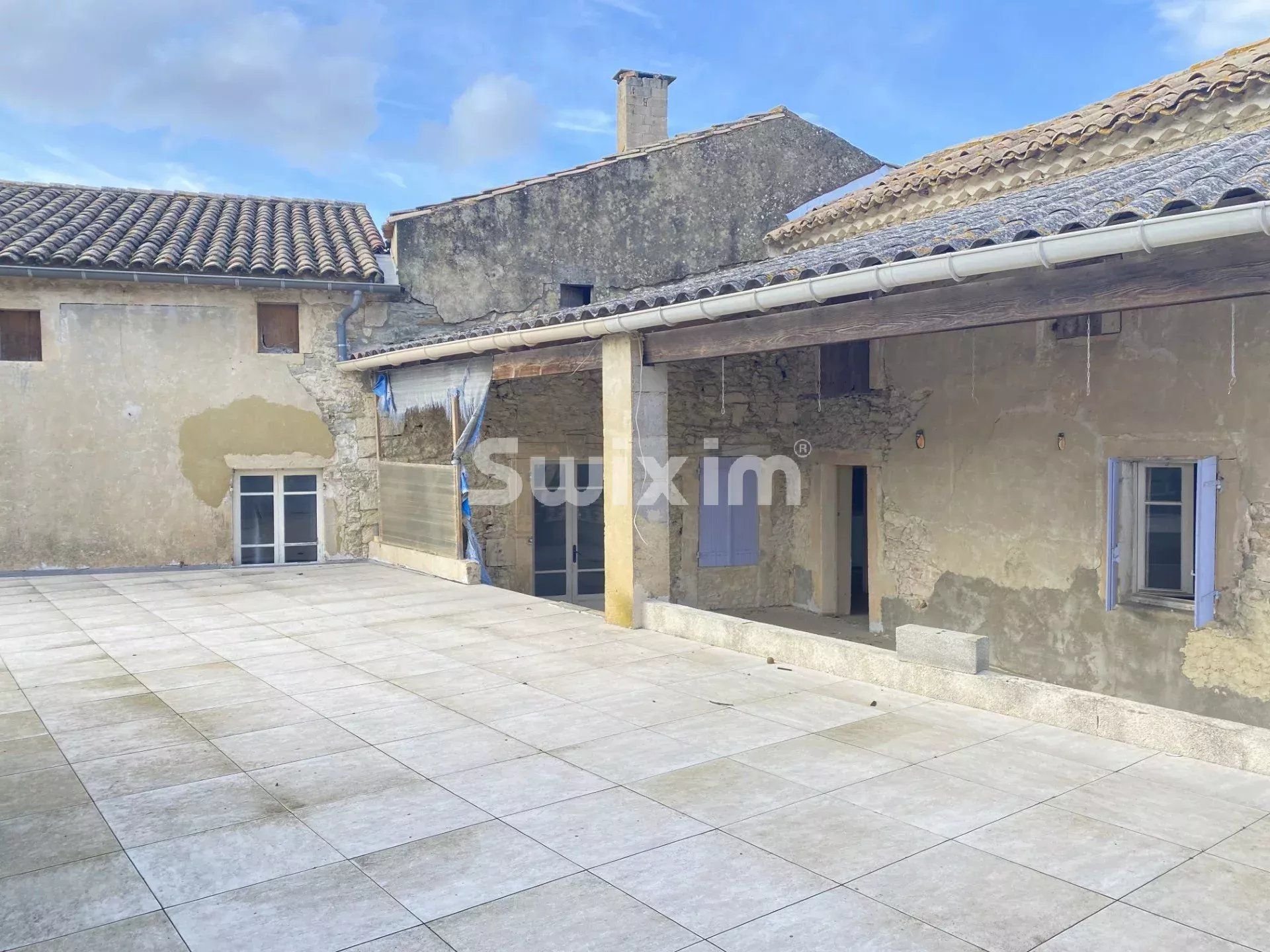 edificio 4 Salas en venta en Cavillargues (30330)