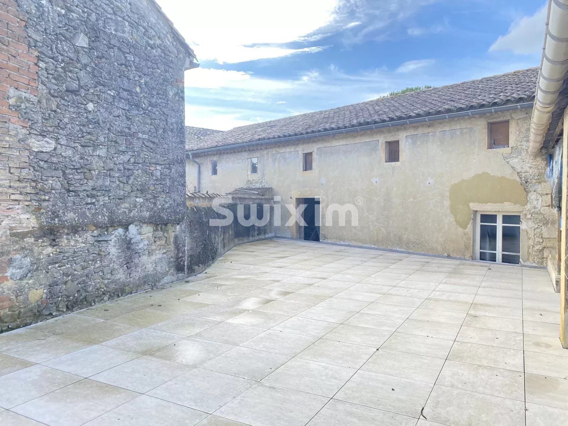 edificio 4 Salas en venta en Cavillargues (30330)