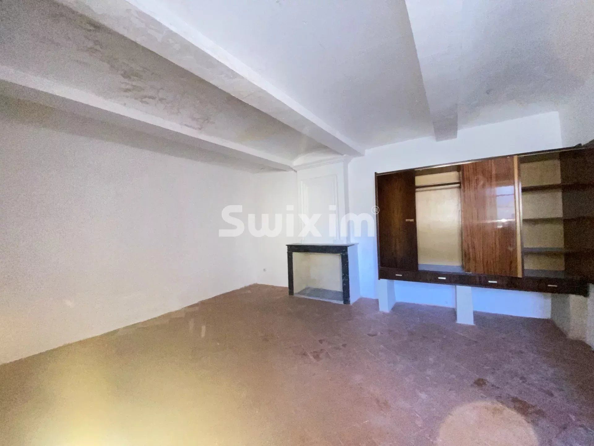 edificio 4 Salas en venta en Cavillargues (30330)