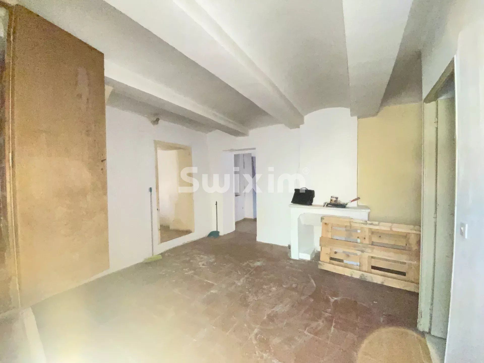 edificio 4 Salas en venta en Cavillargues (30330)