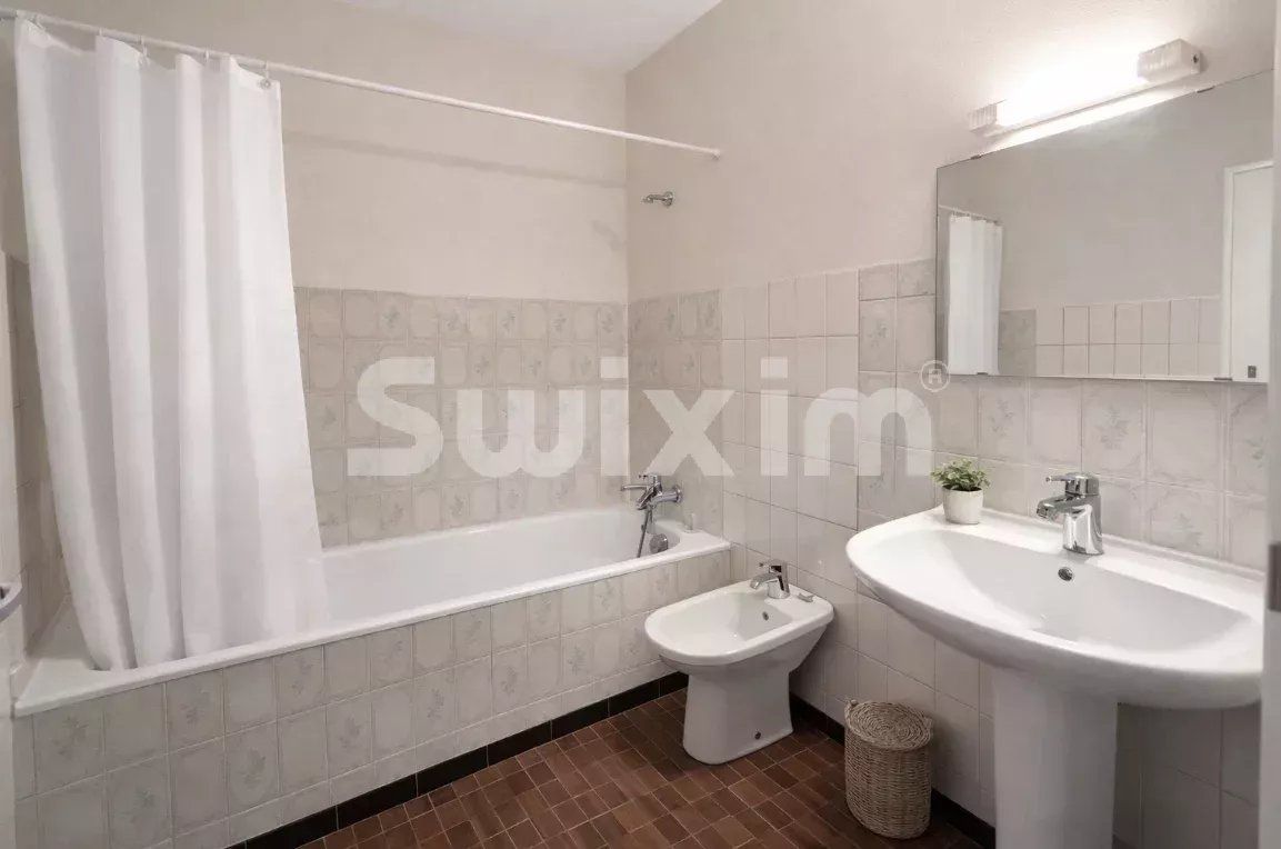 apartment 1 room for sale on Aix-les-Bains (73100)