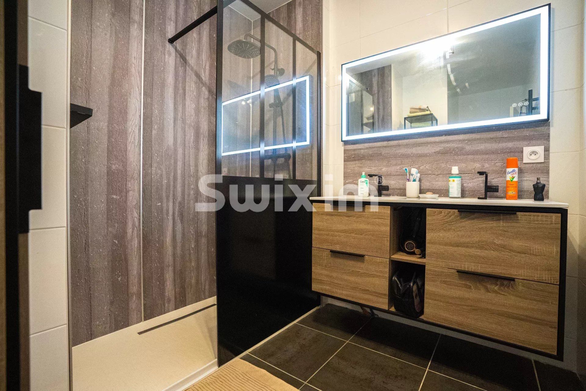 apartment 4 Rooms for sale on Chevry (01170)