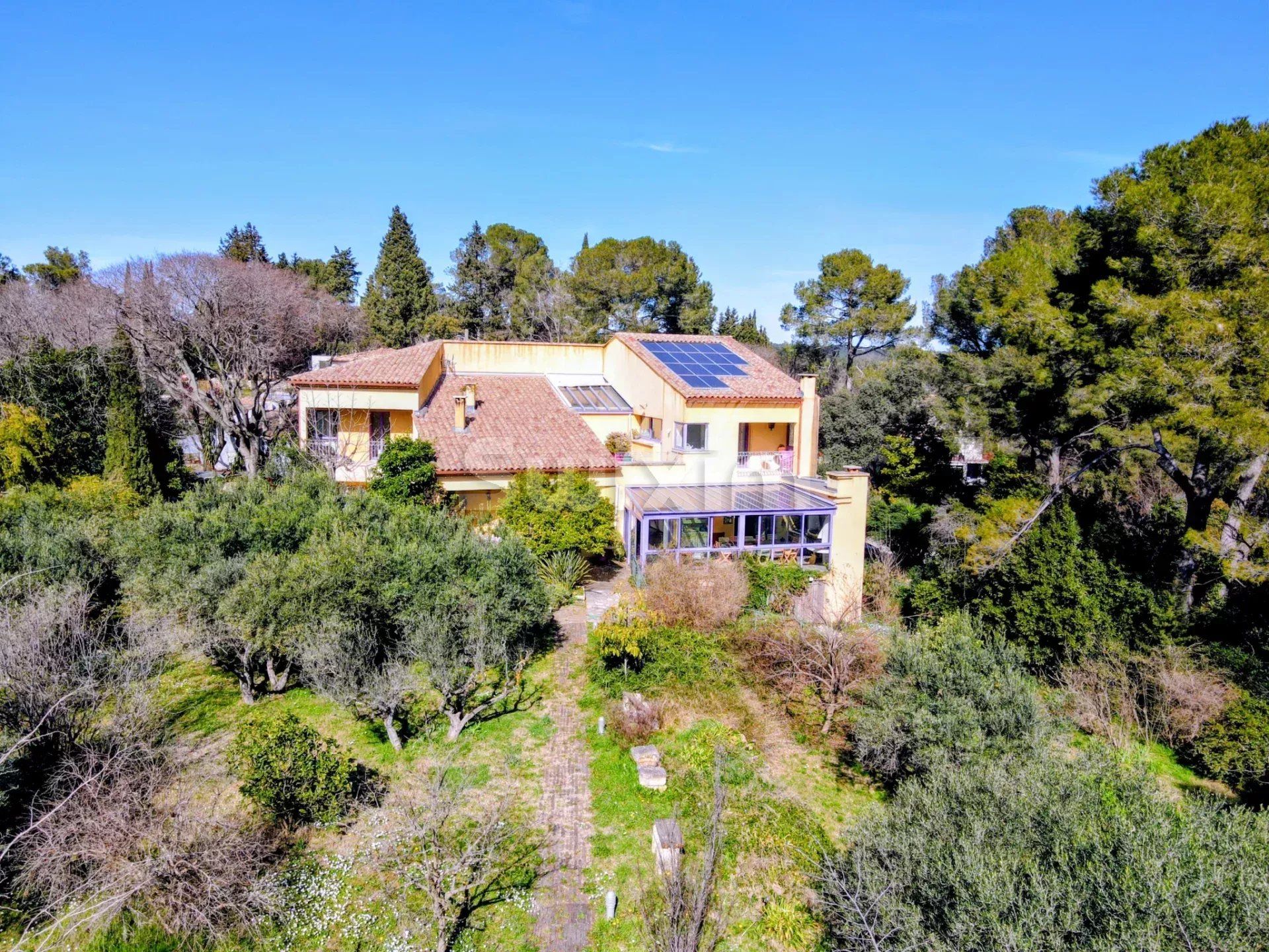 propriedade 8 Quartos para venda sobre Nîmes (30000)