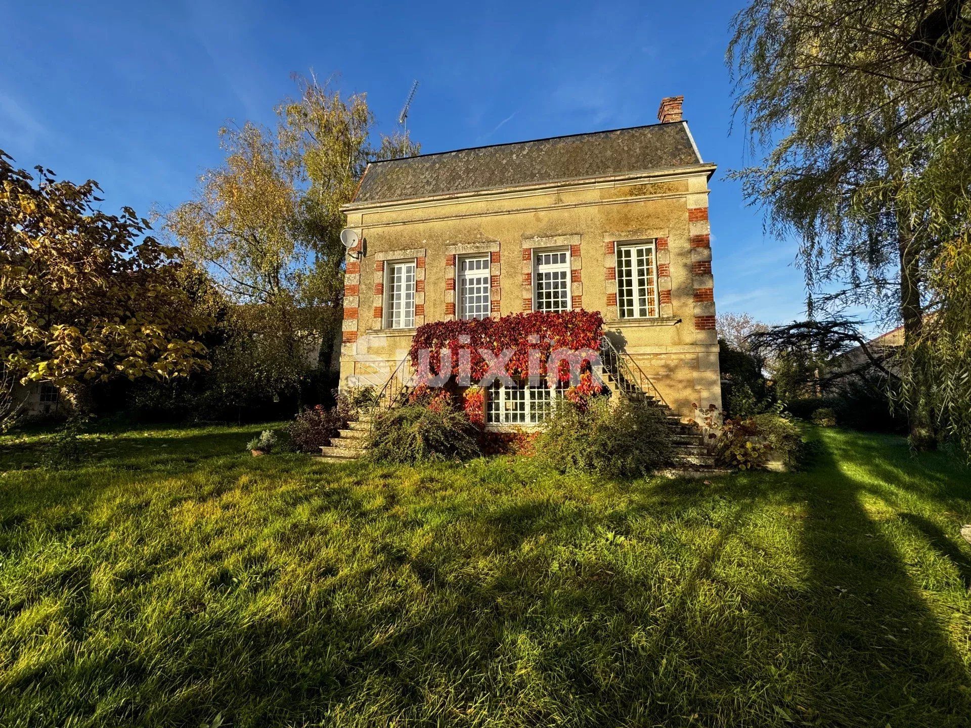 casa 5 Camere in vendita su Avallon (89200)