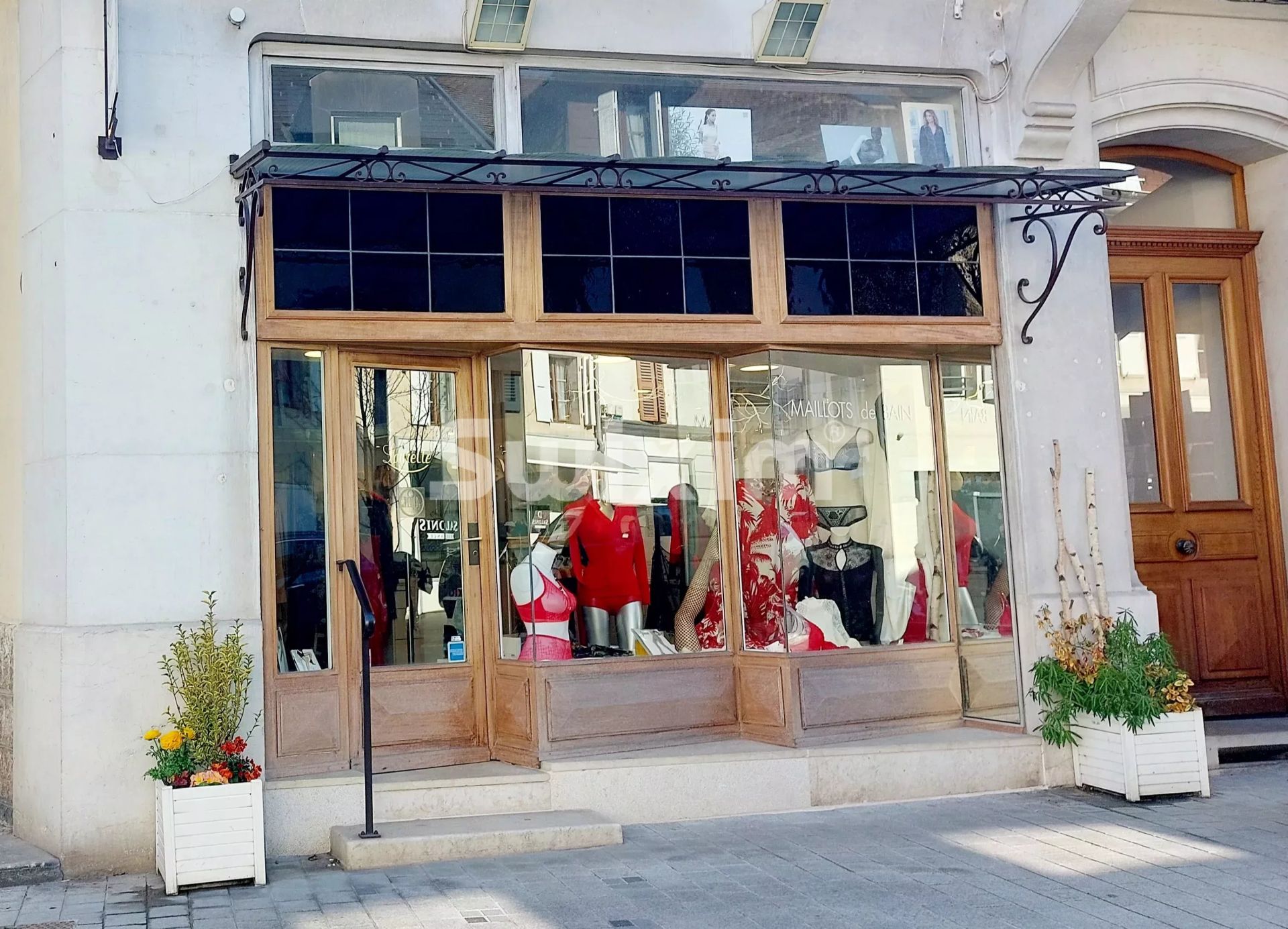 locale commerciale 1 camera in vendita su Divonne-les-Bains (01220)