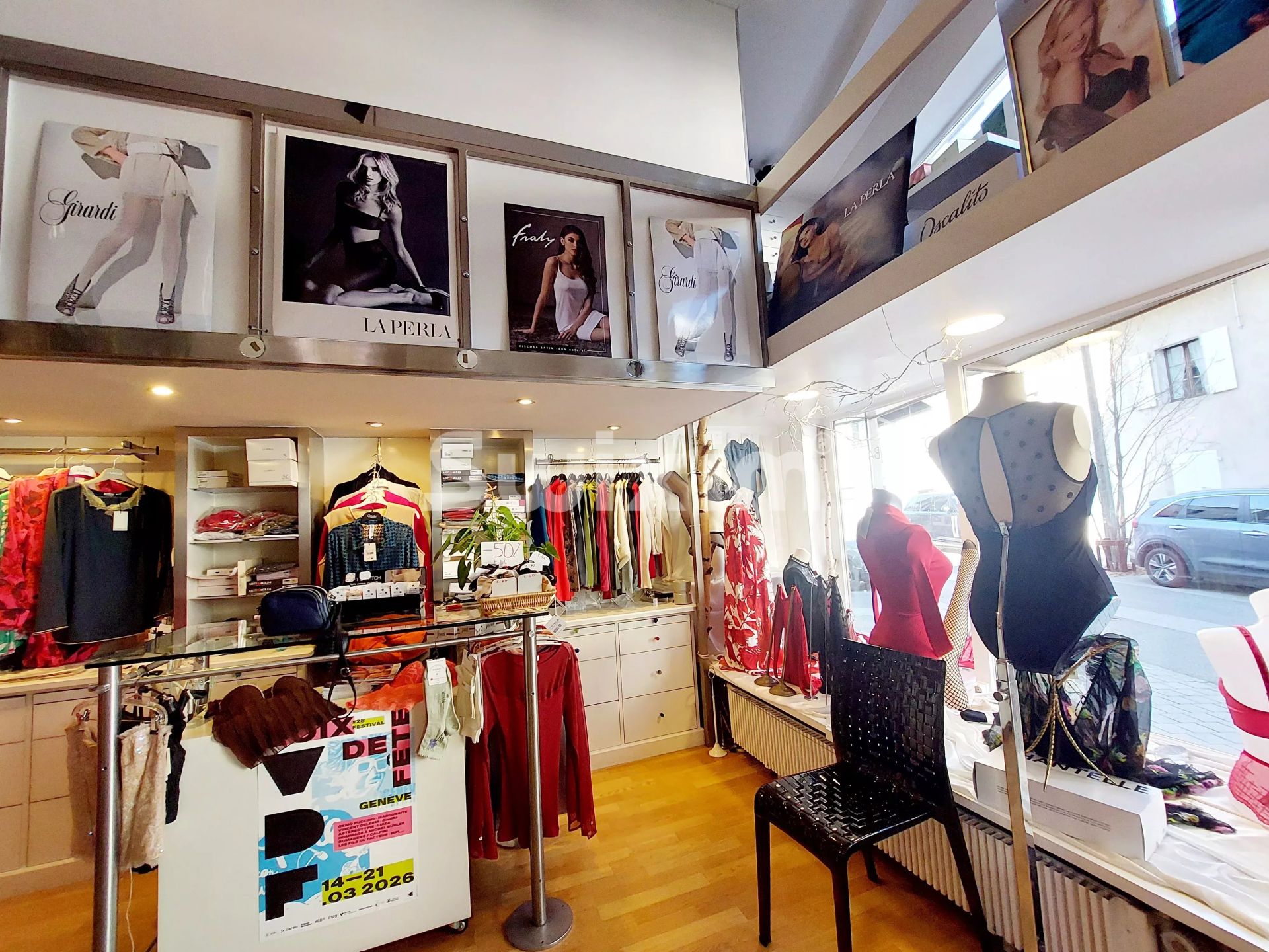 locale commerciale 1 camera in vendita su Divonne-les-Bains (01220)