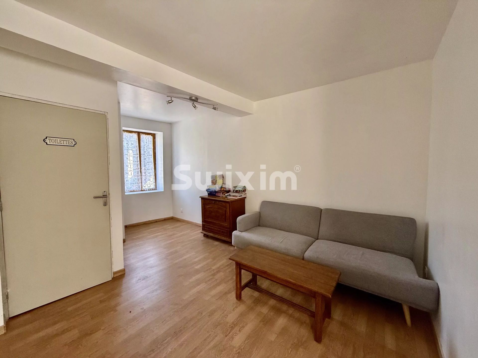 house 5 Rooms for sale on Marmeaux (89420)