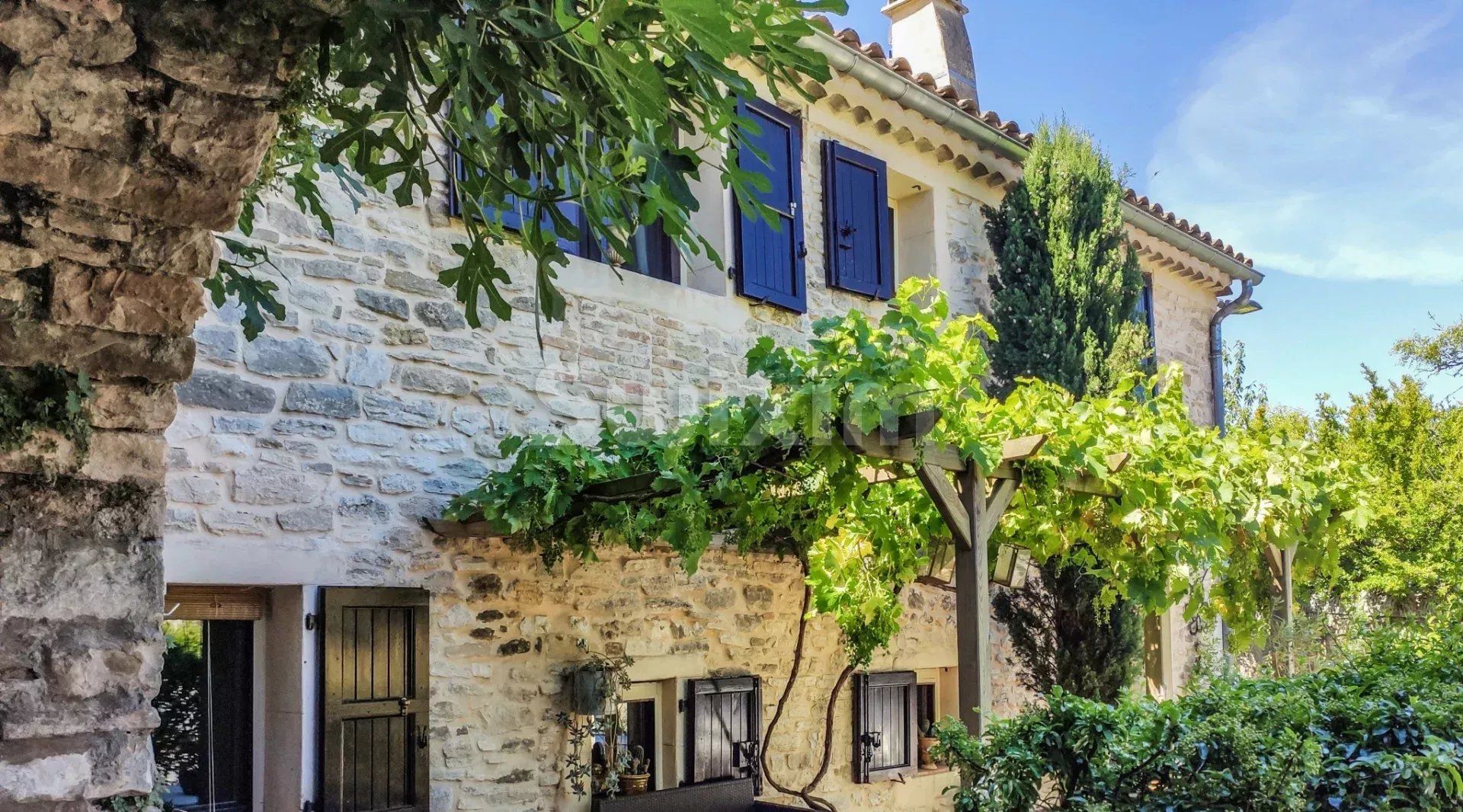 house 3 Rooms for sale on Uzès (30700)