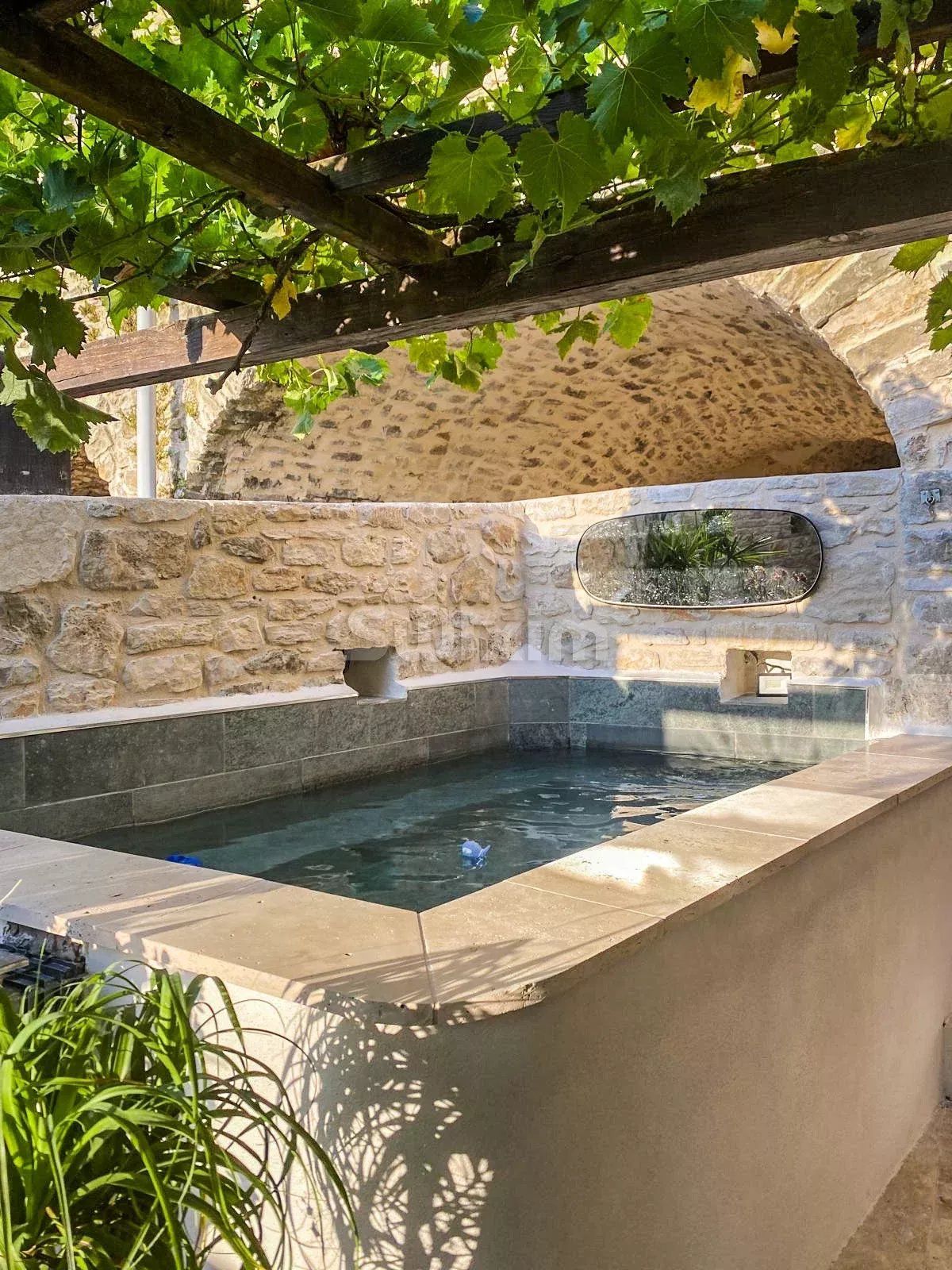 house 3 Rooms for sale on Uzès (30700)