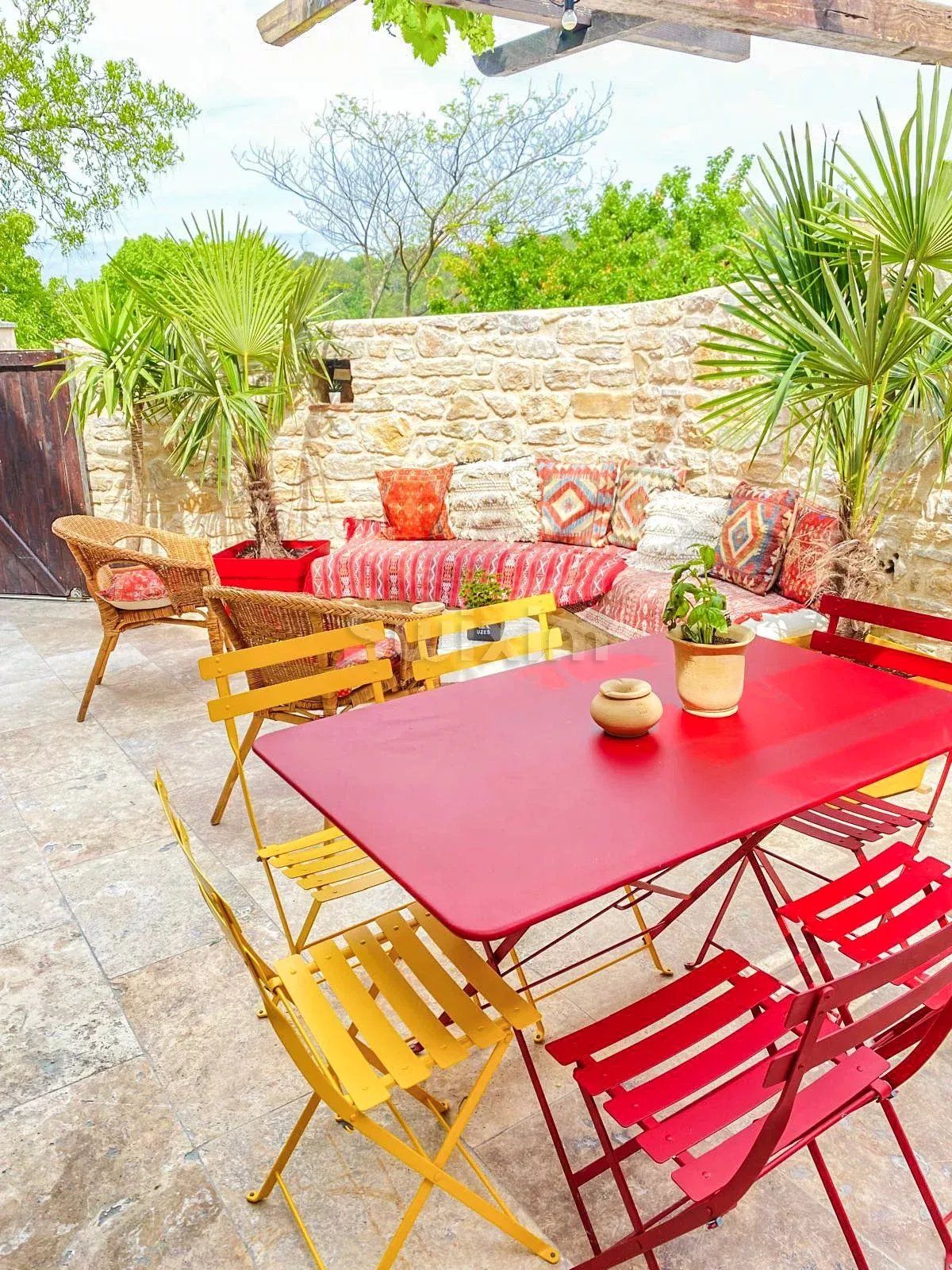 house 3 Rooms for sale on Uzès (30700)