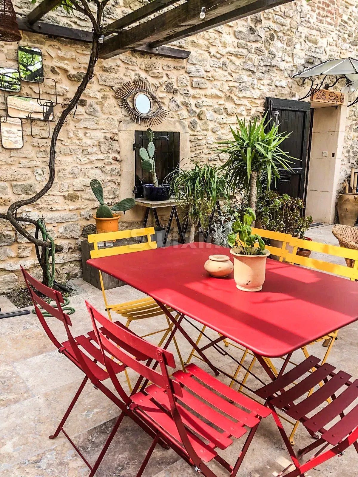house 3 Rooms for sale on Uzès (30700)