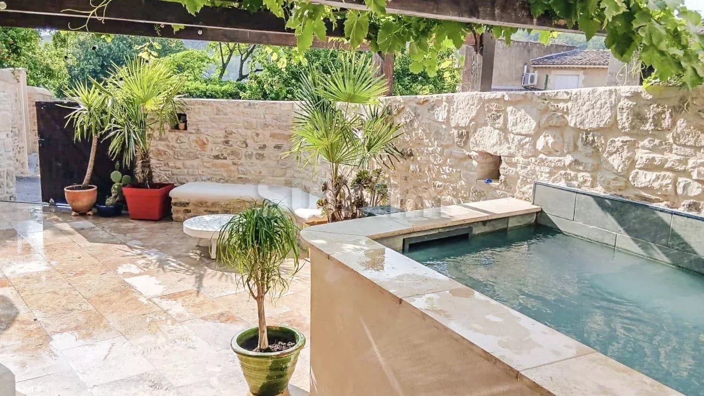 house 3 Rooms for sale on Uzès (30700)