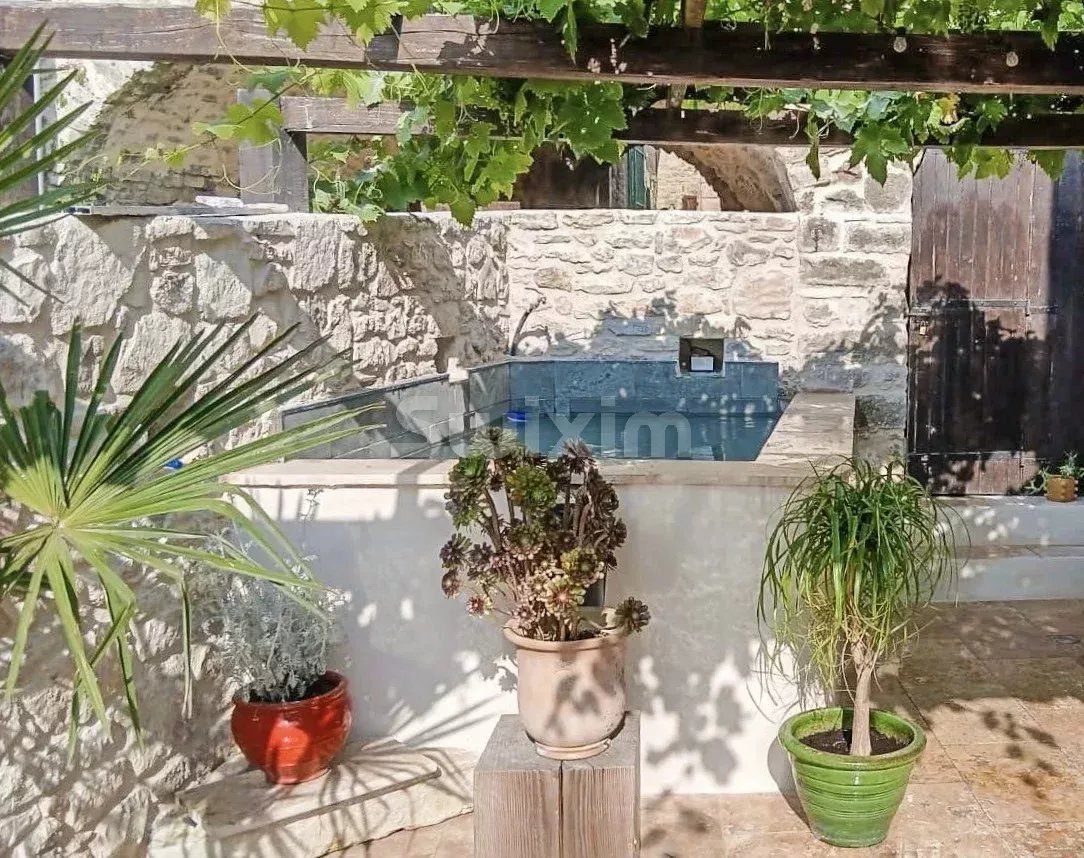 house 3 Rooms for sale on Uzès (30700)