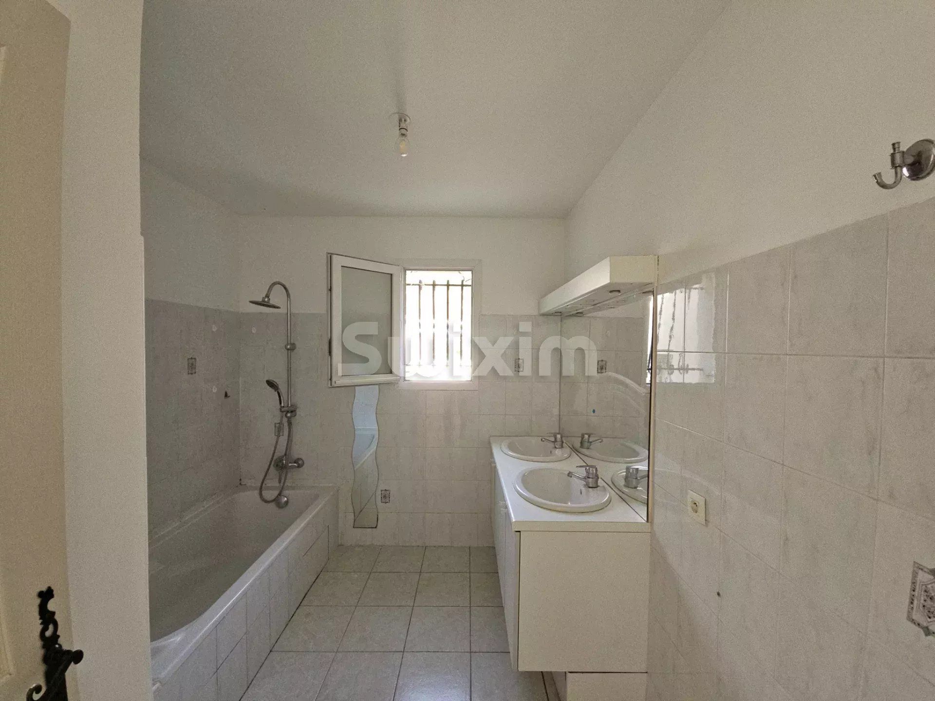 villa 4 Camere in vendita su Rochefort-du-Gard (30650)